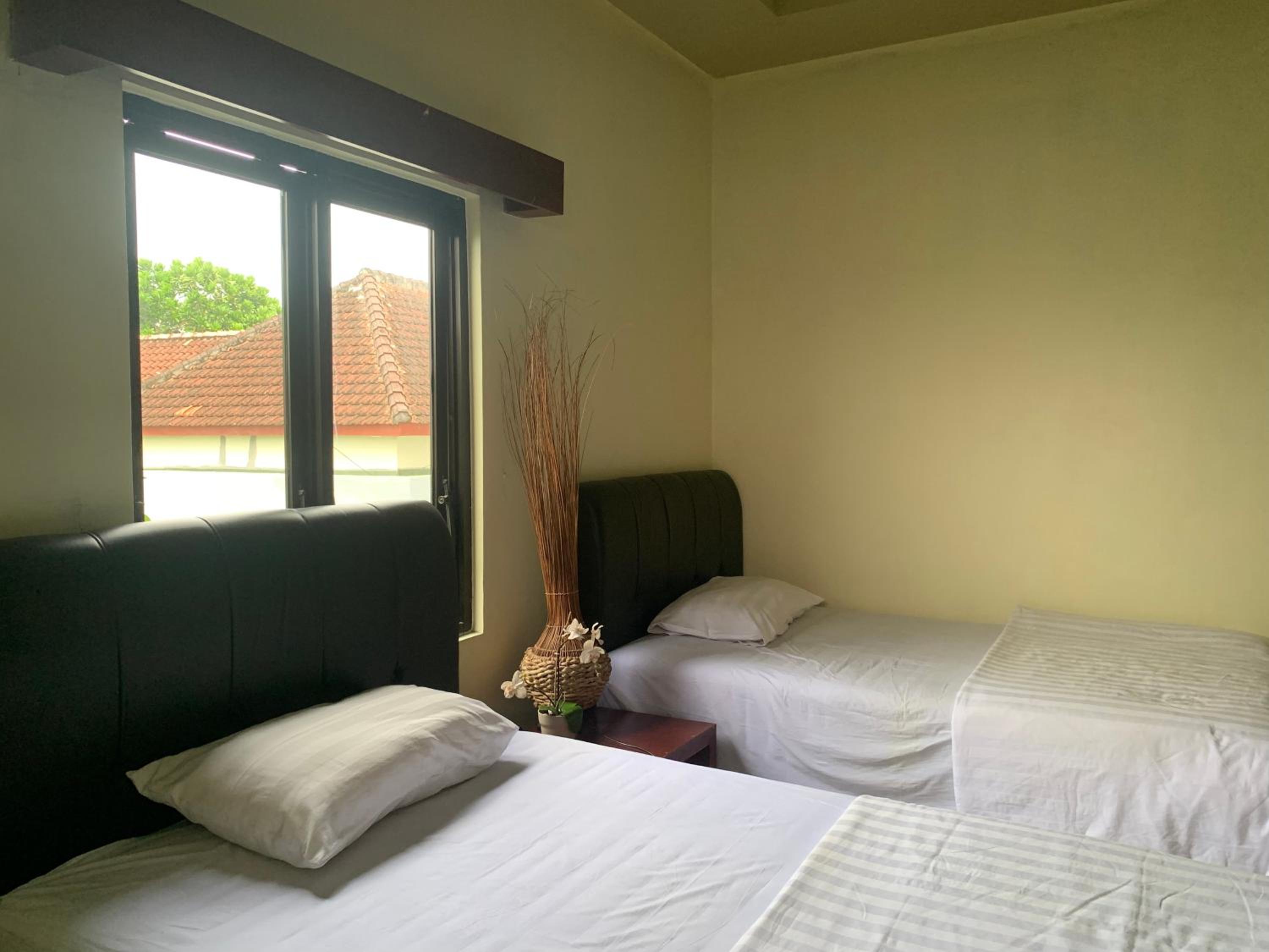 Double or Twin Room with Private Bathroom photo 1
