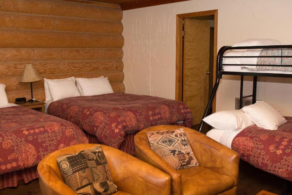 Family Suite Cabin - No Kitchen