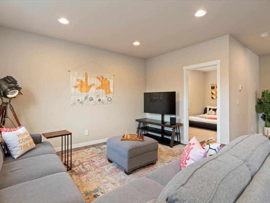 Three-Bedroom House photo 3