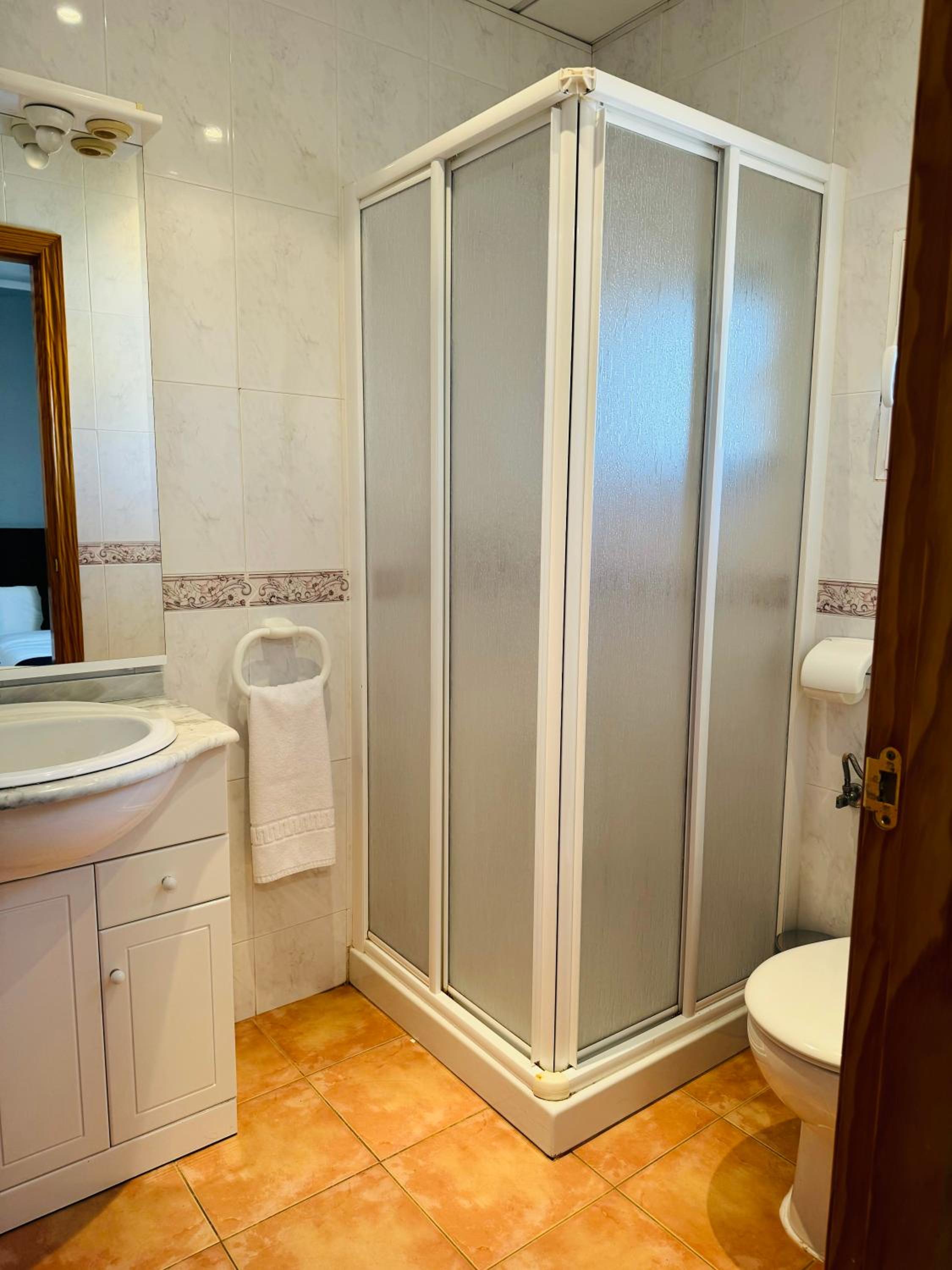 Quadruple Room with Private Bathroom photo 2