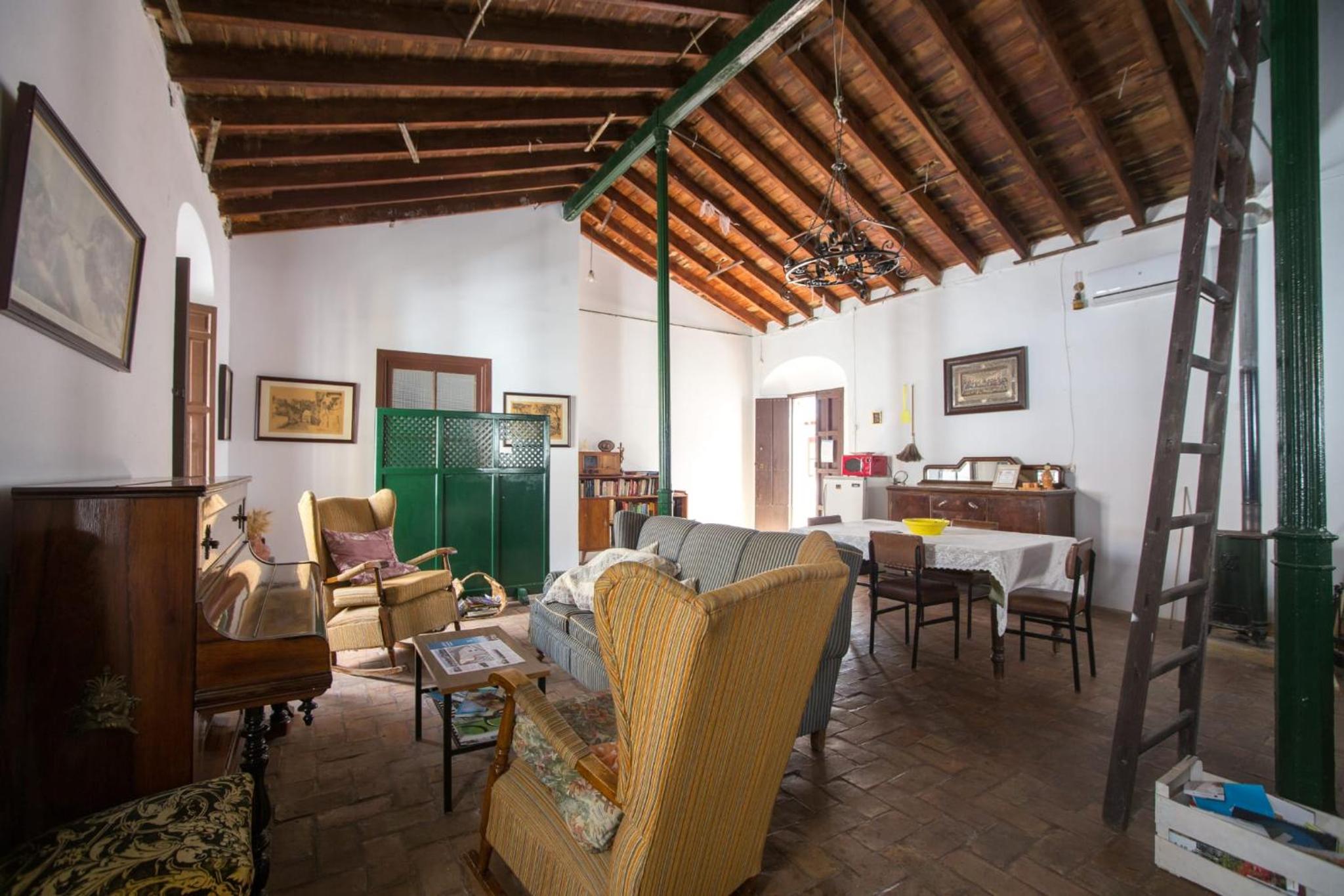 Double Room with Patio - Photo 11