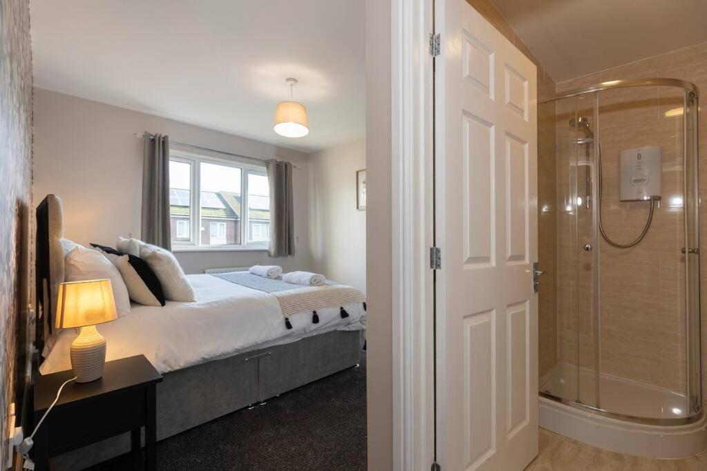 Three-Bedroom House photo 2