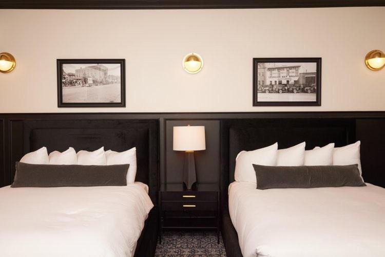 Deluxe Queen Room with Two Queen Beds photo 2