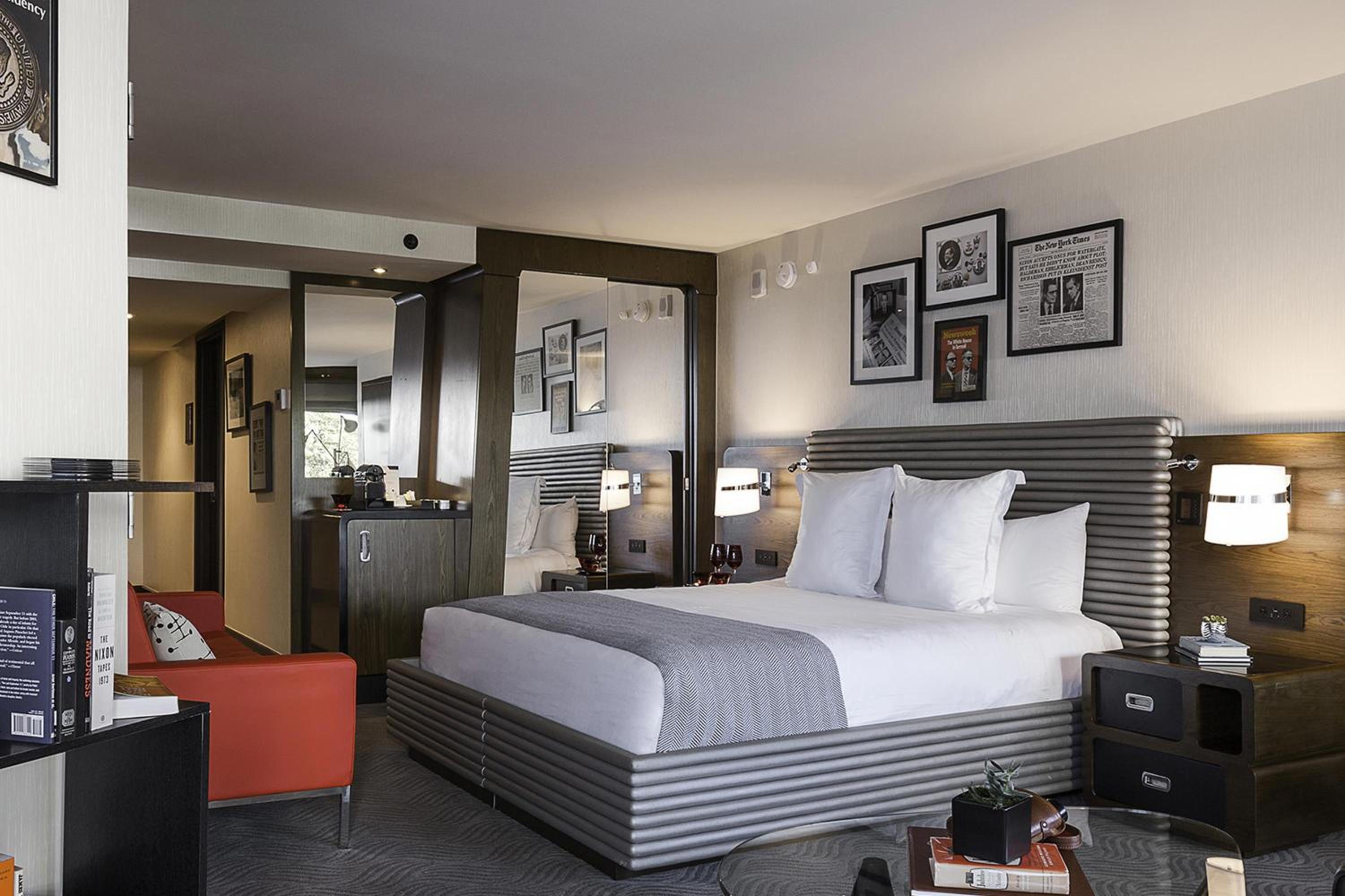 King Suite with Balcony photo 2