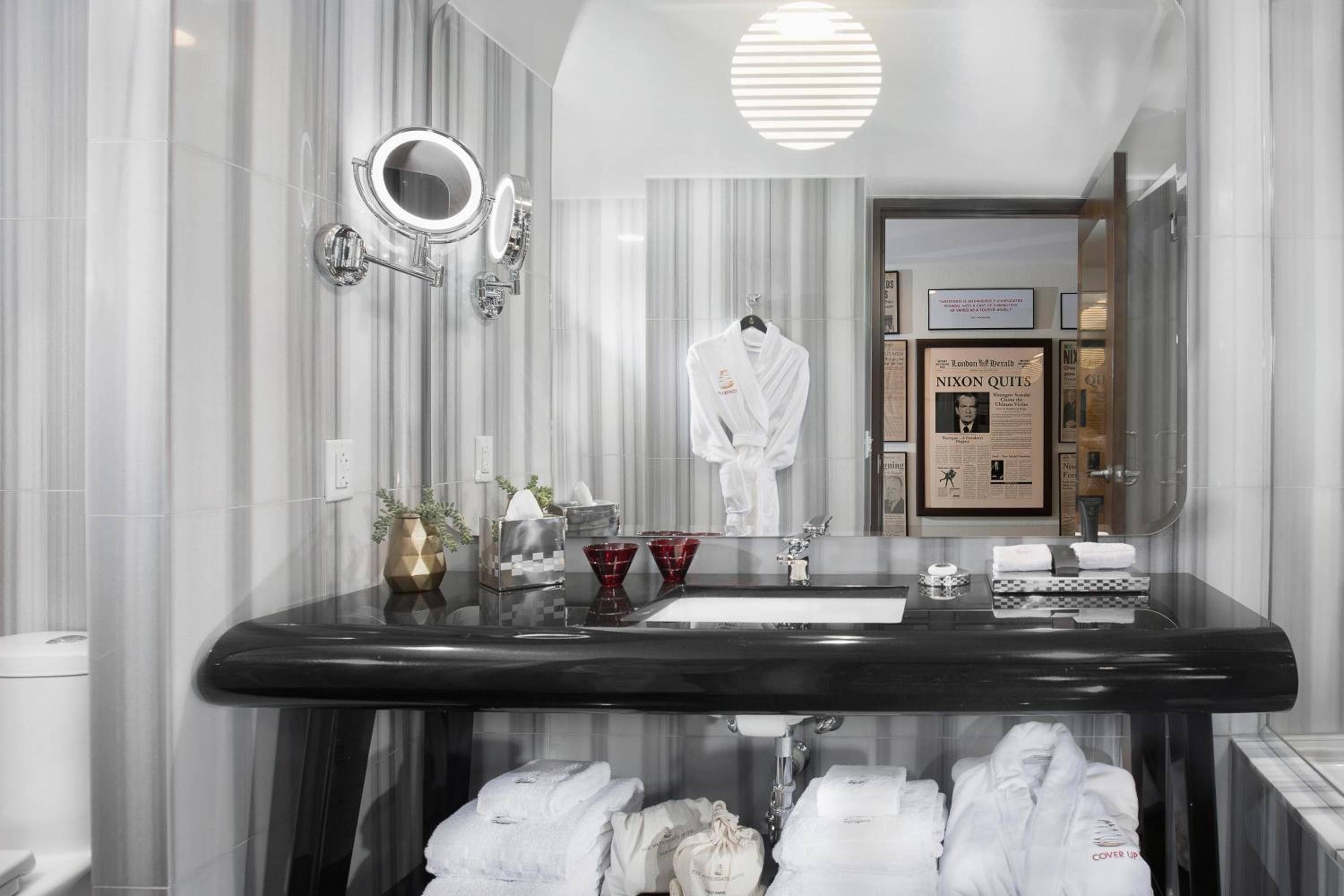 King Suite with Balcony photo 3