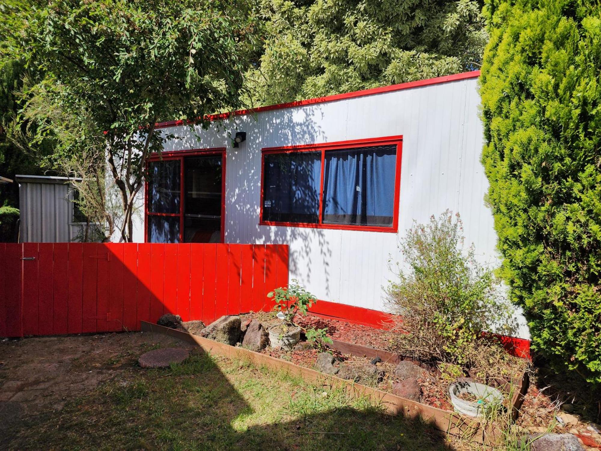 Five-Bedroom House photo 3