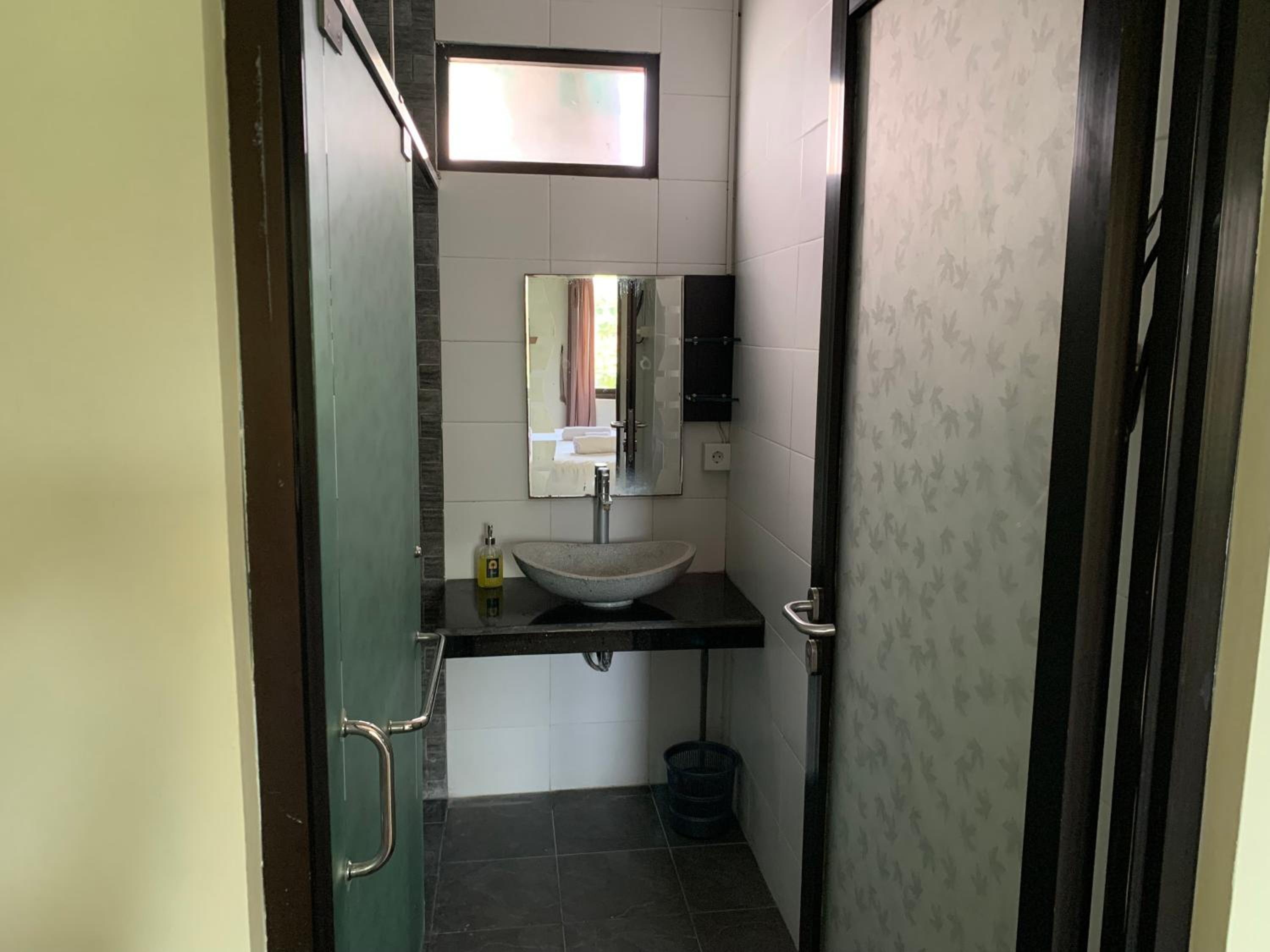 Deluxe Double Room with Shower photo 2