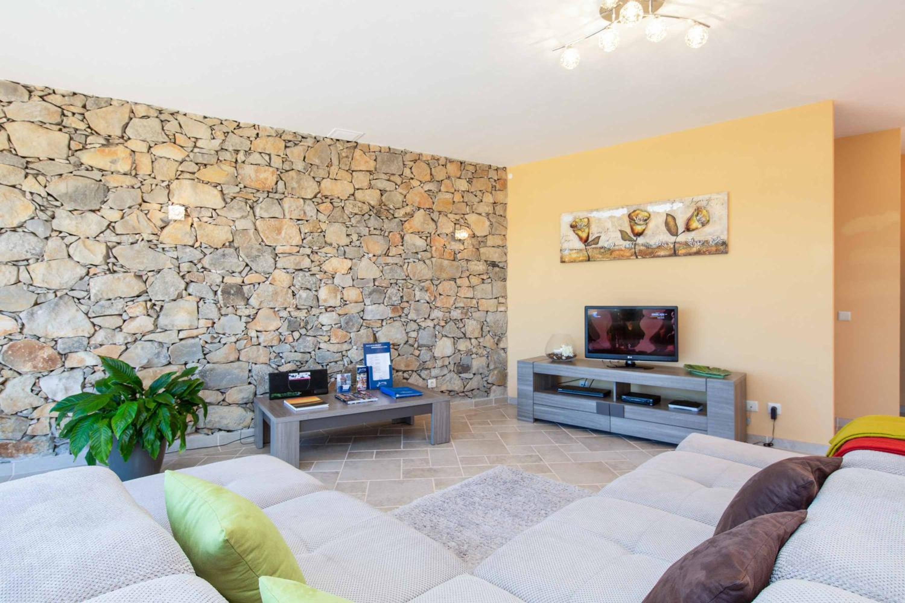 Villa photo 1