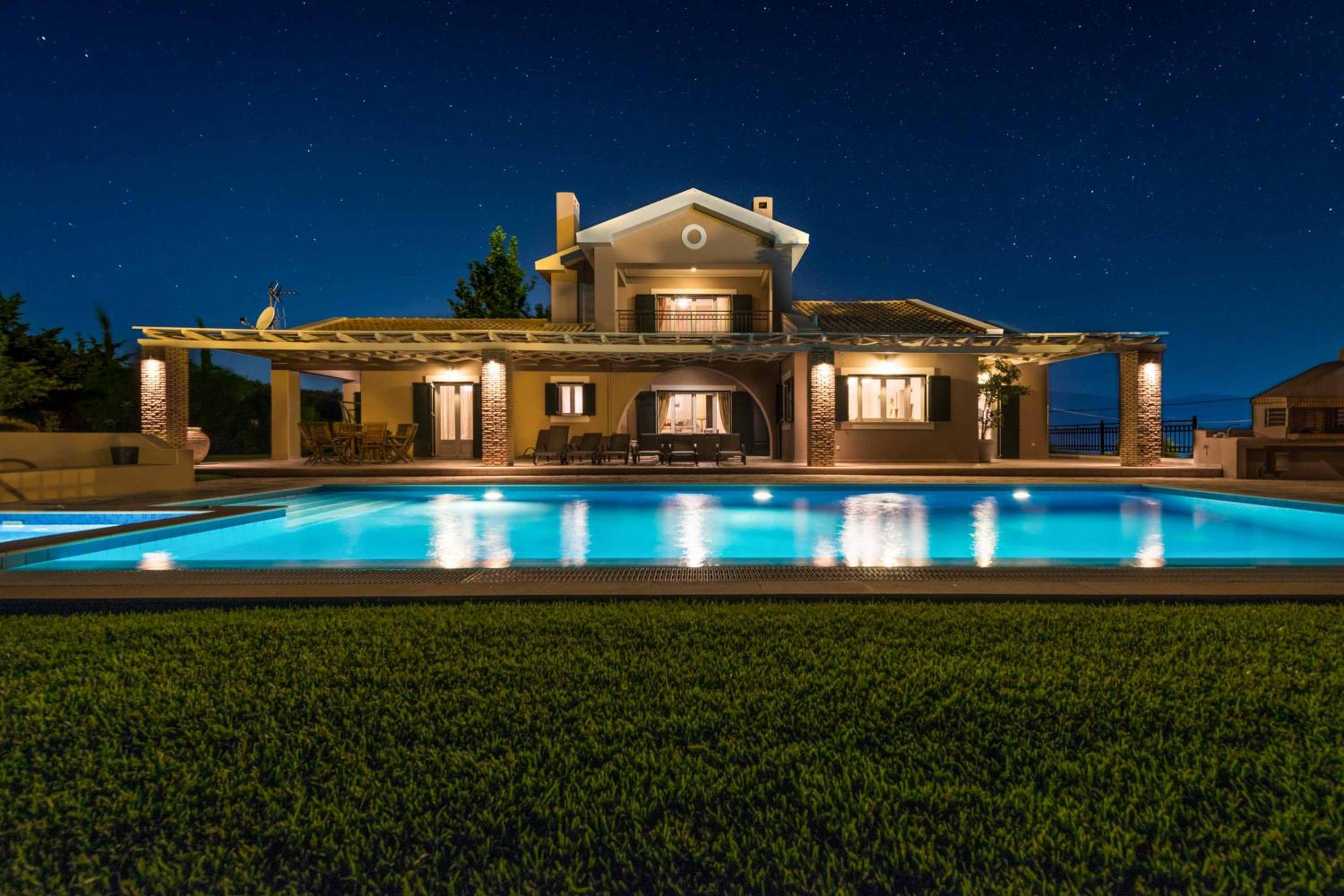 Three-Bedroom Villa photo 1