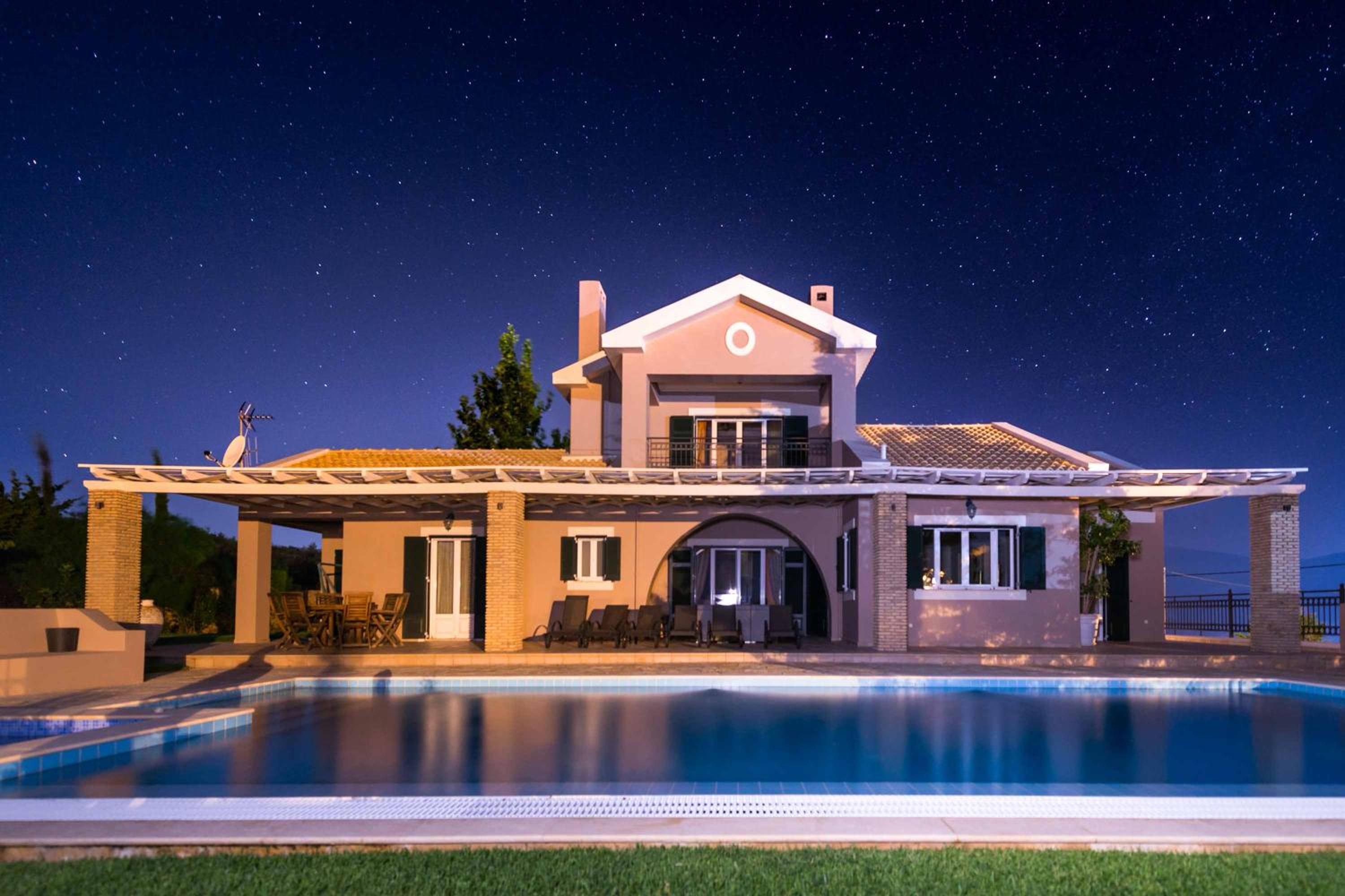 Three-Bedroom Villa photo 2