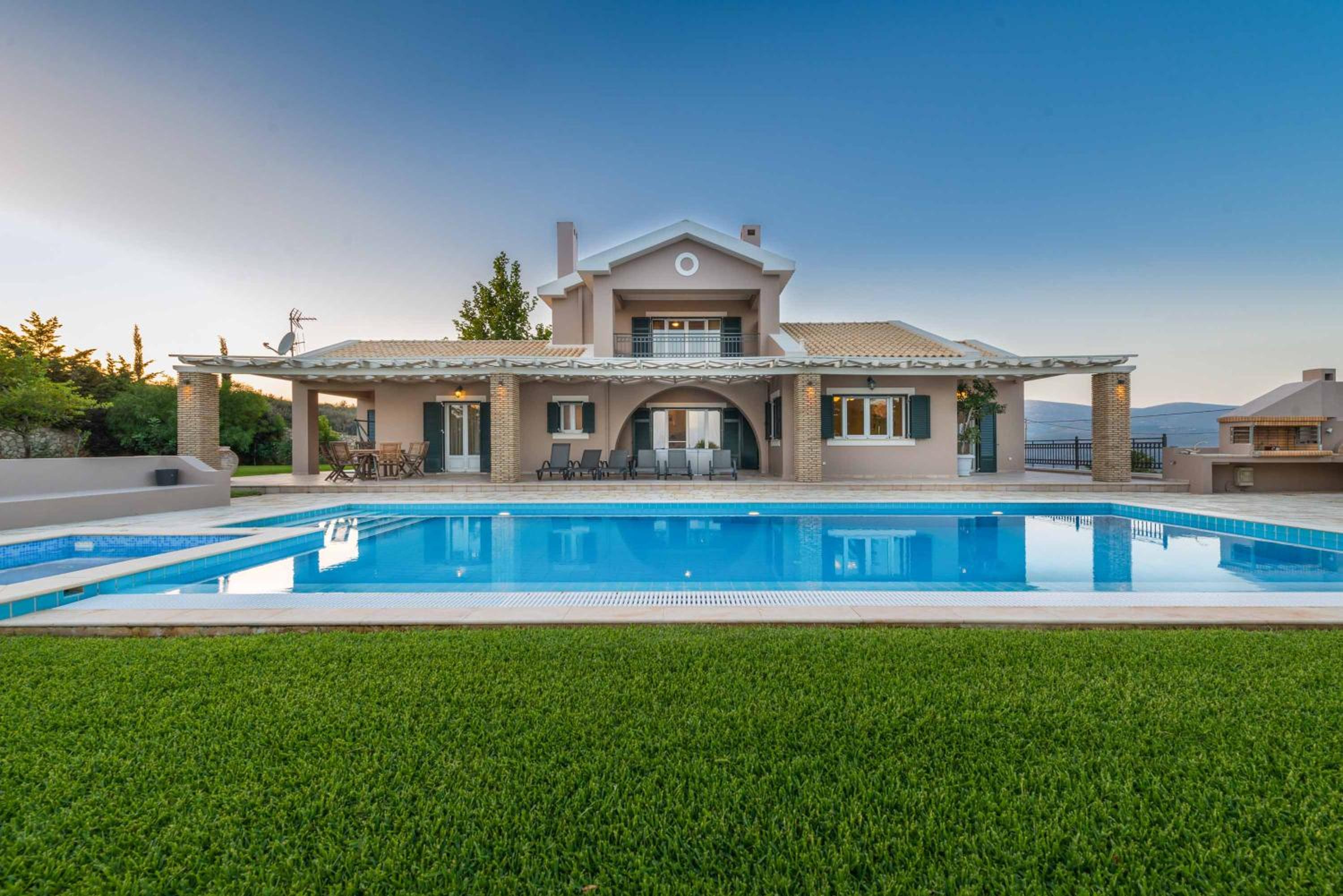 Three-Bedroom Villa photo 3