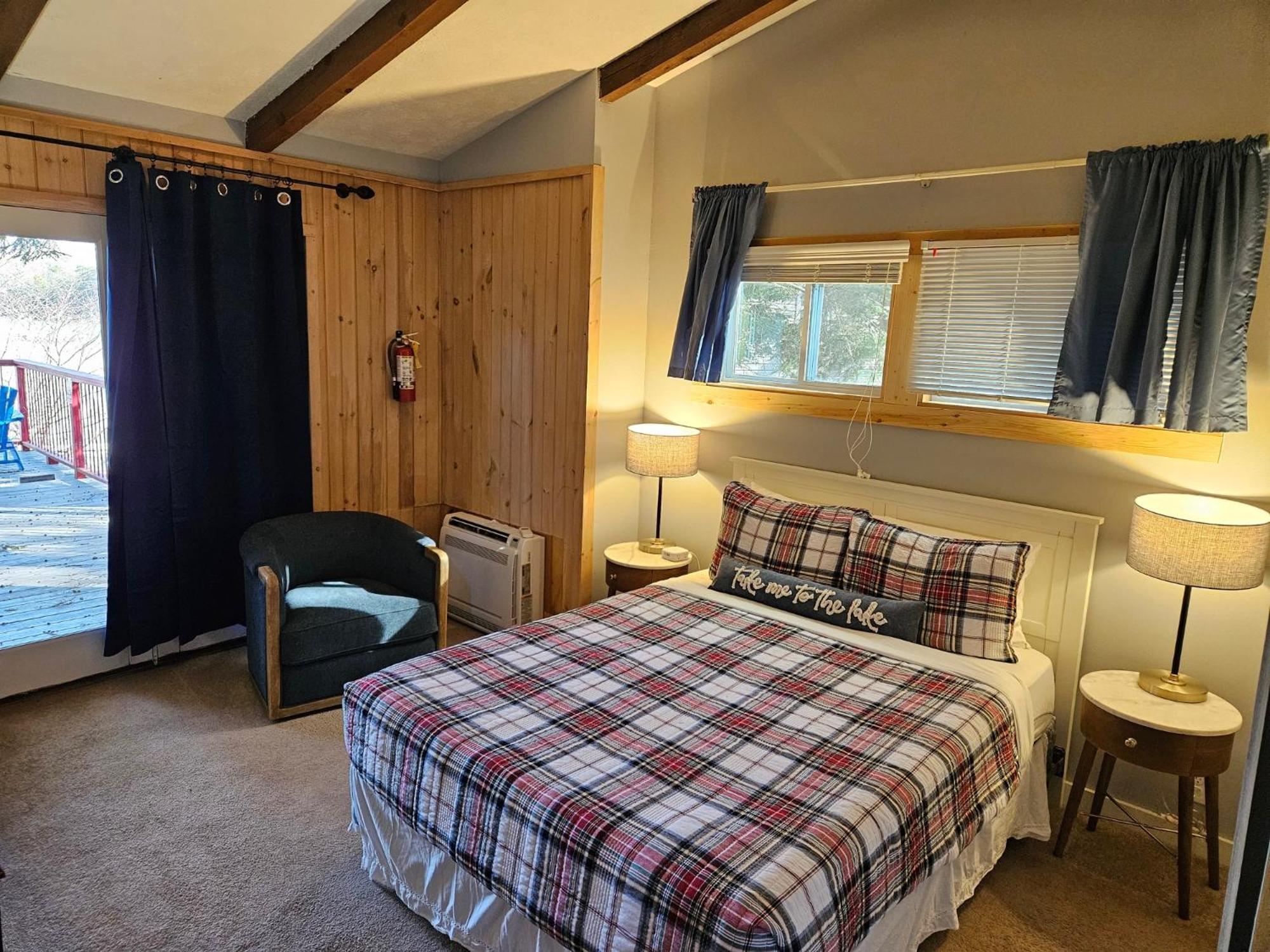 Queen Room with Balcony photo 3