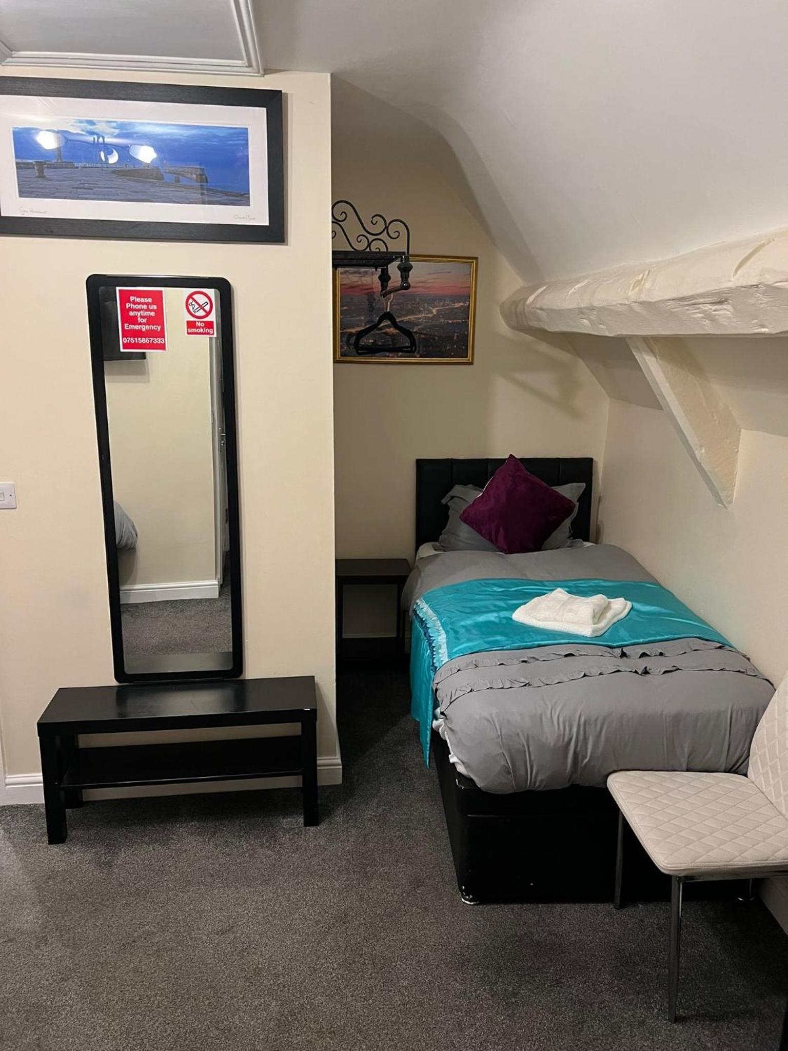 Deluxe Room (2 Adults + 1 Child) - Photo 1