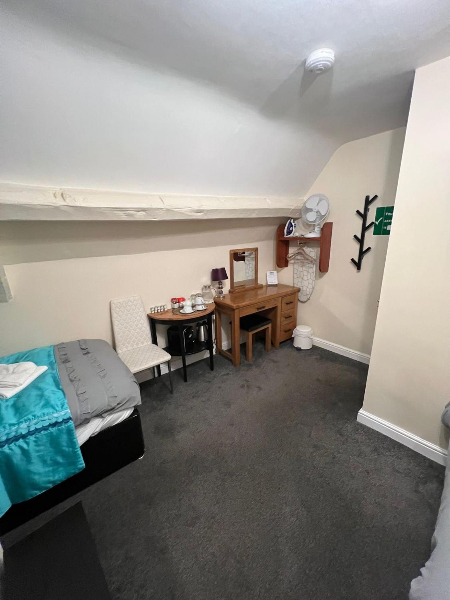Deluxe Room (2 Adults + 1 Child) - Photo 3