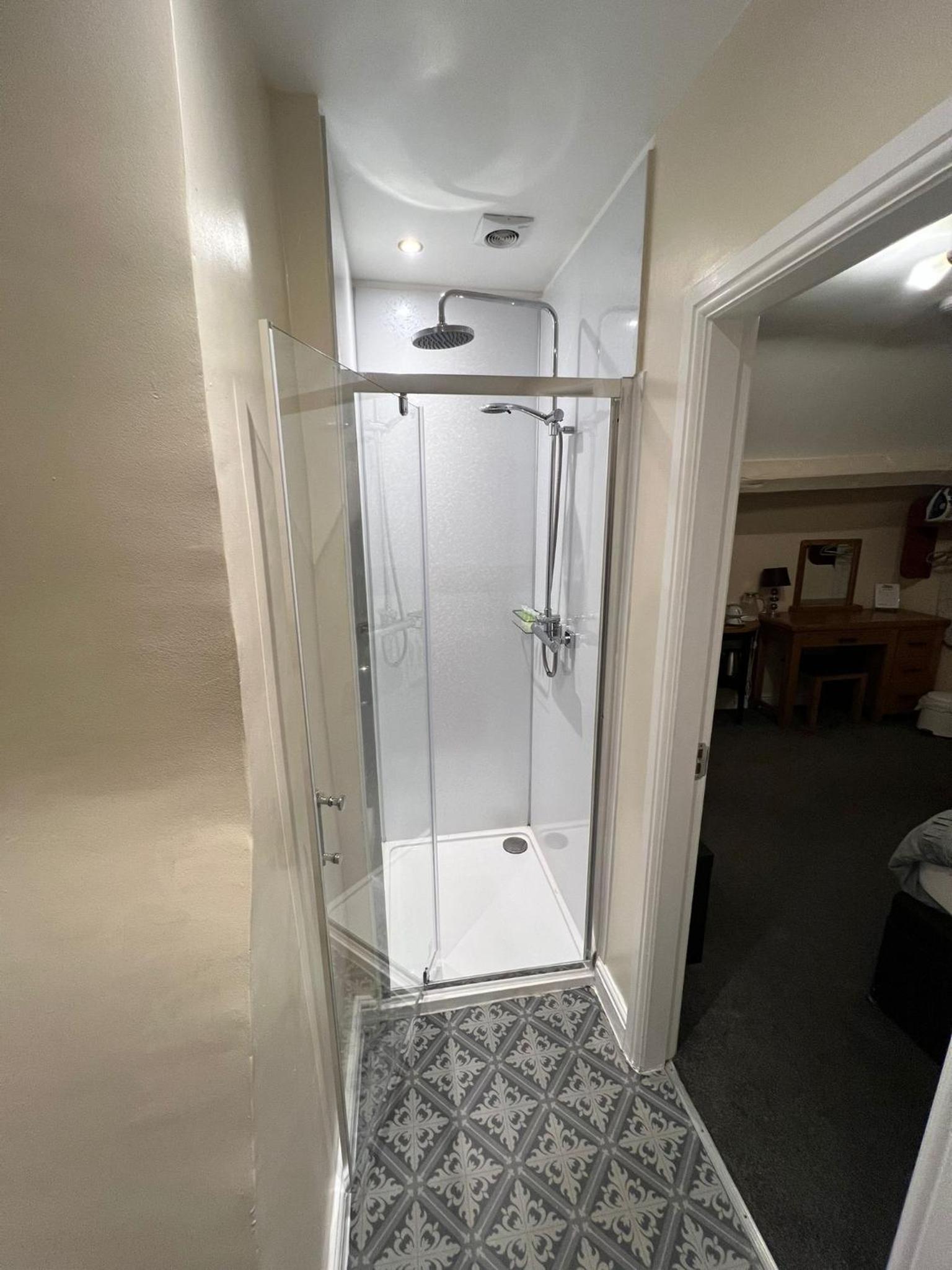 Deluxe Room (2 Adults + 1 Child) - Photo 5