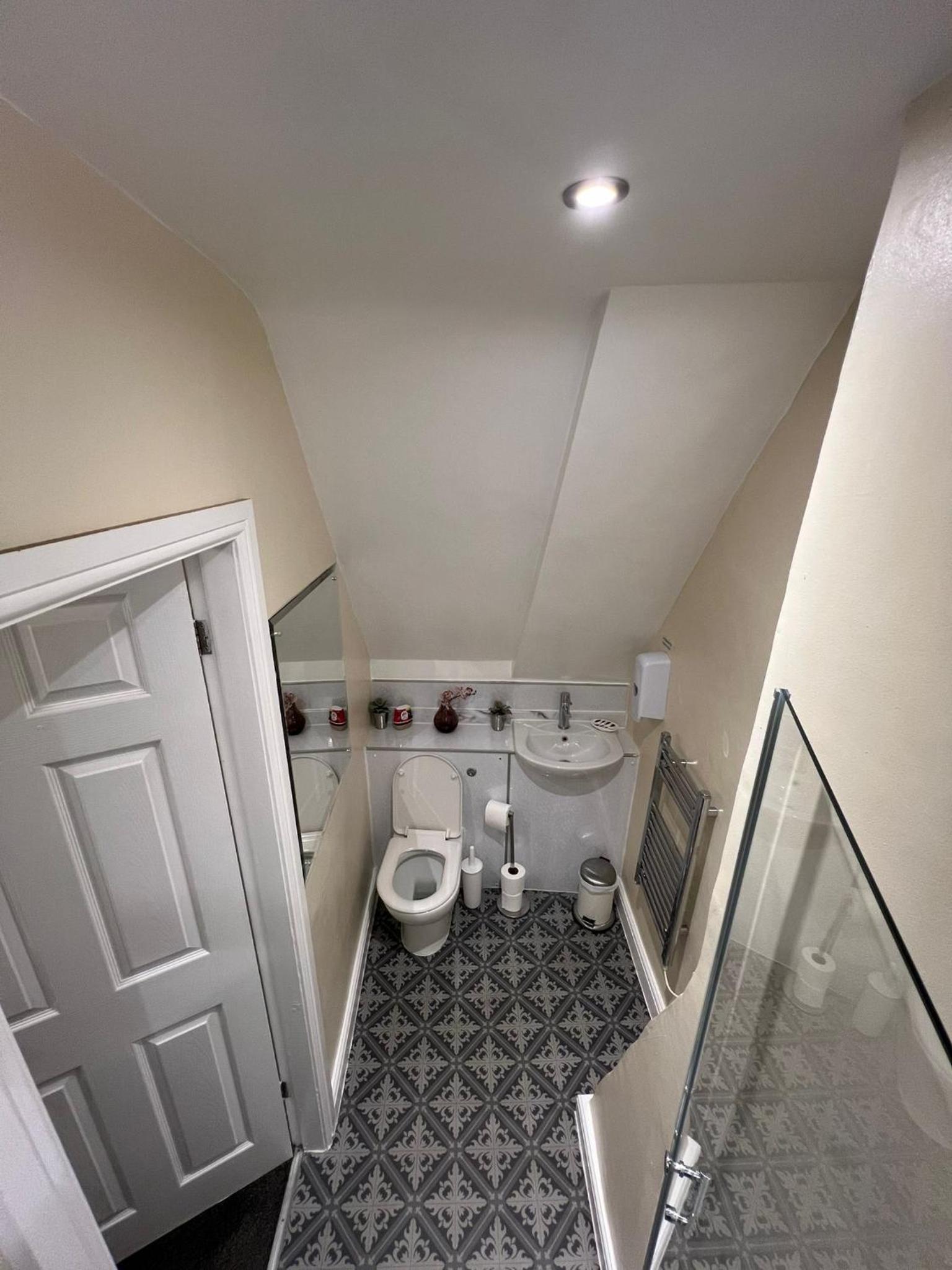 Deluxe Room (2 Adults + 1 Child) - Photo 6