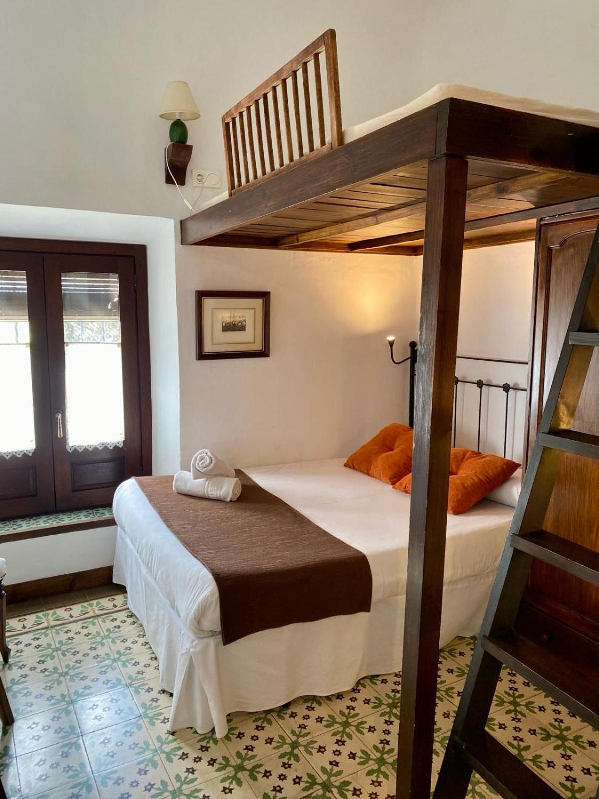 Estudio con vista al jardín