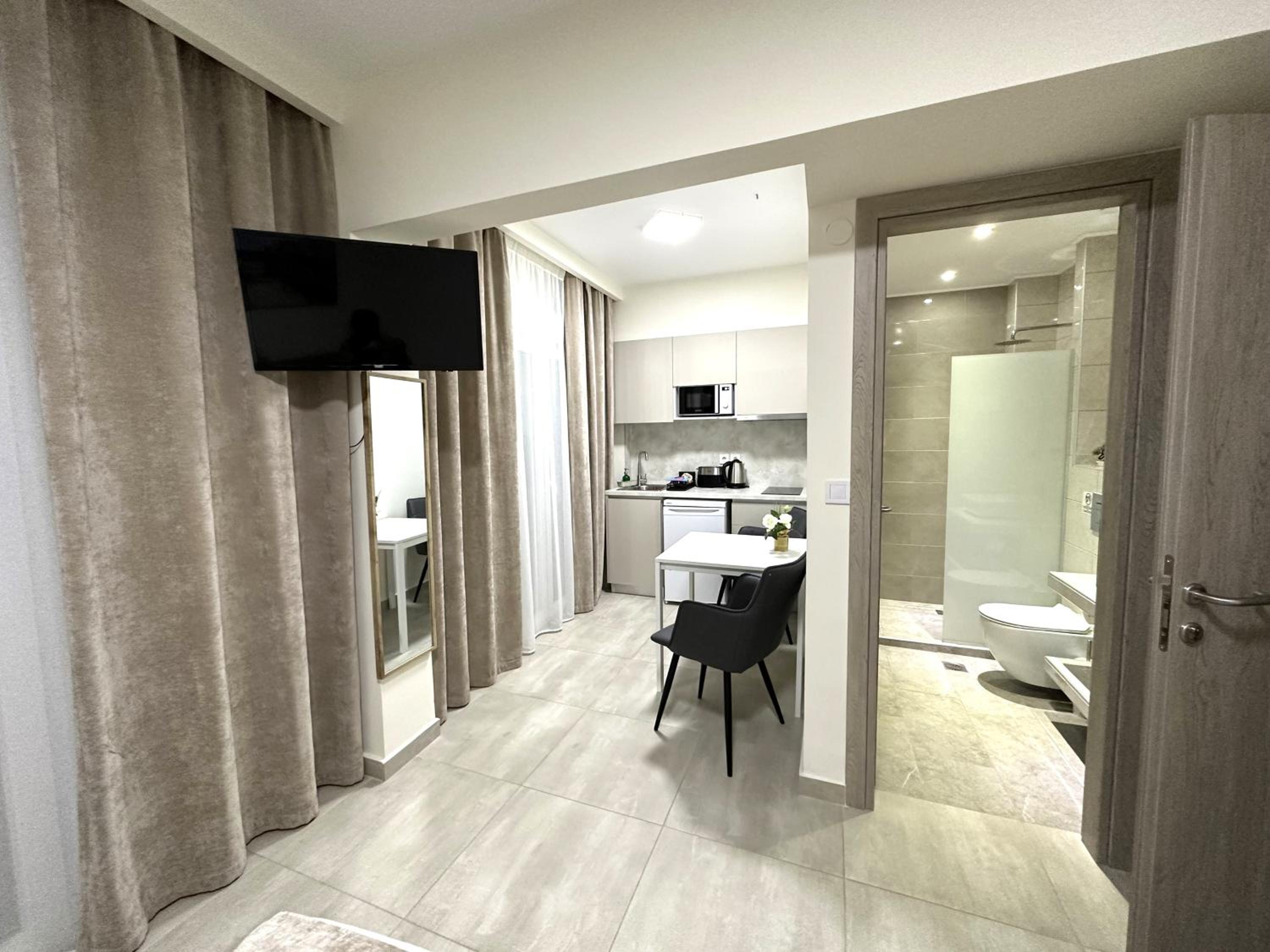 Deluxe Twin Room with Side Sea View photo 1