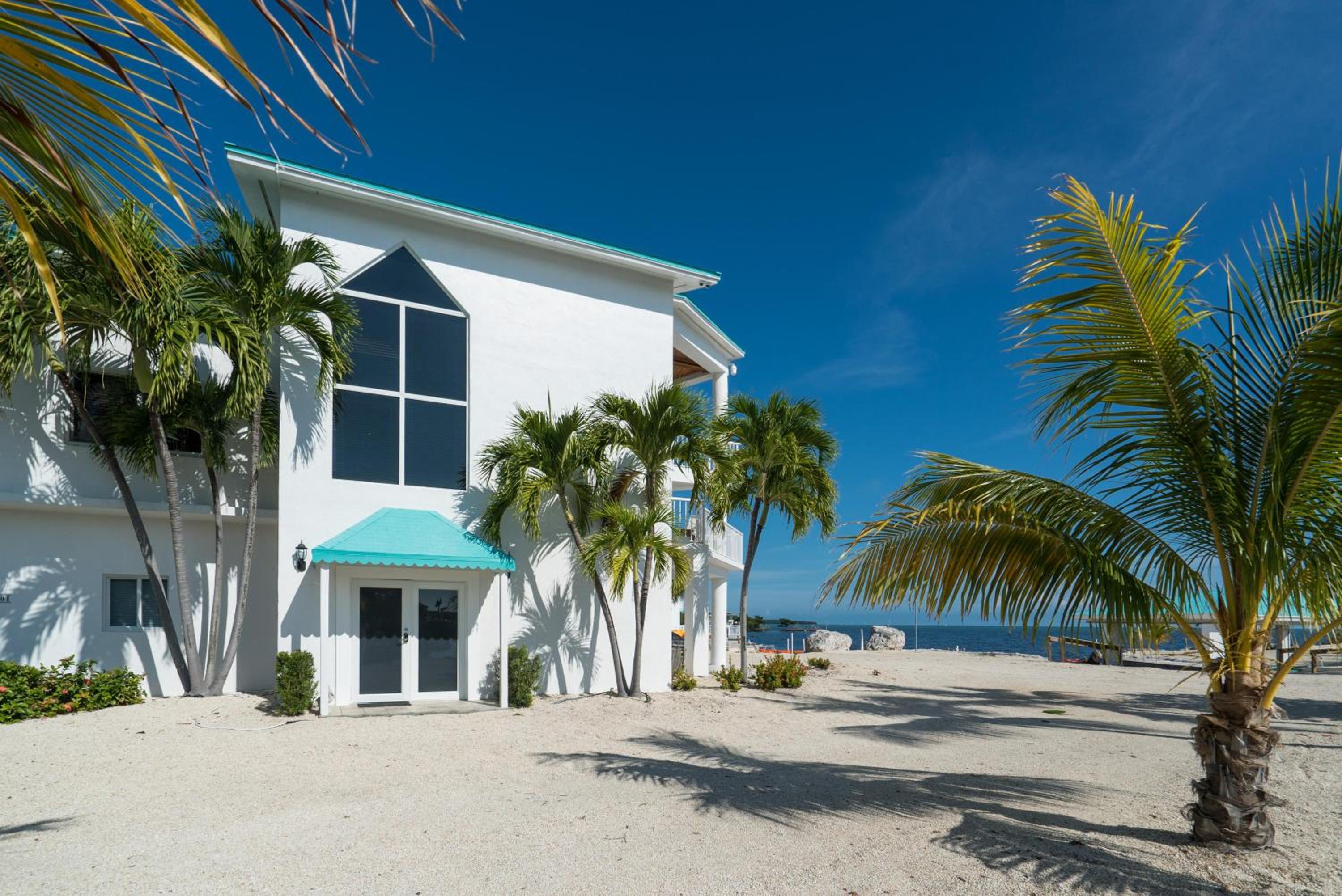 Three-Bedroom Vacation Home  photo 3
