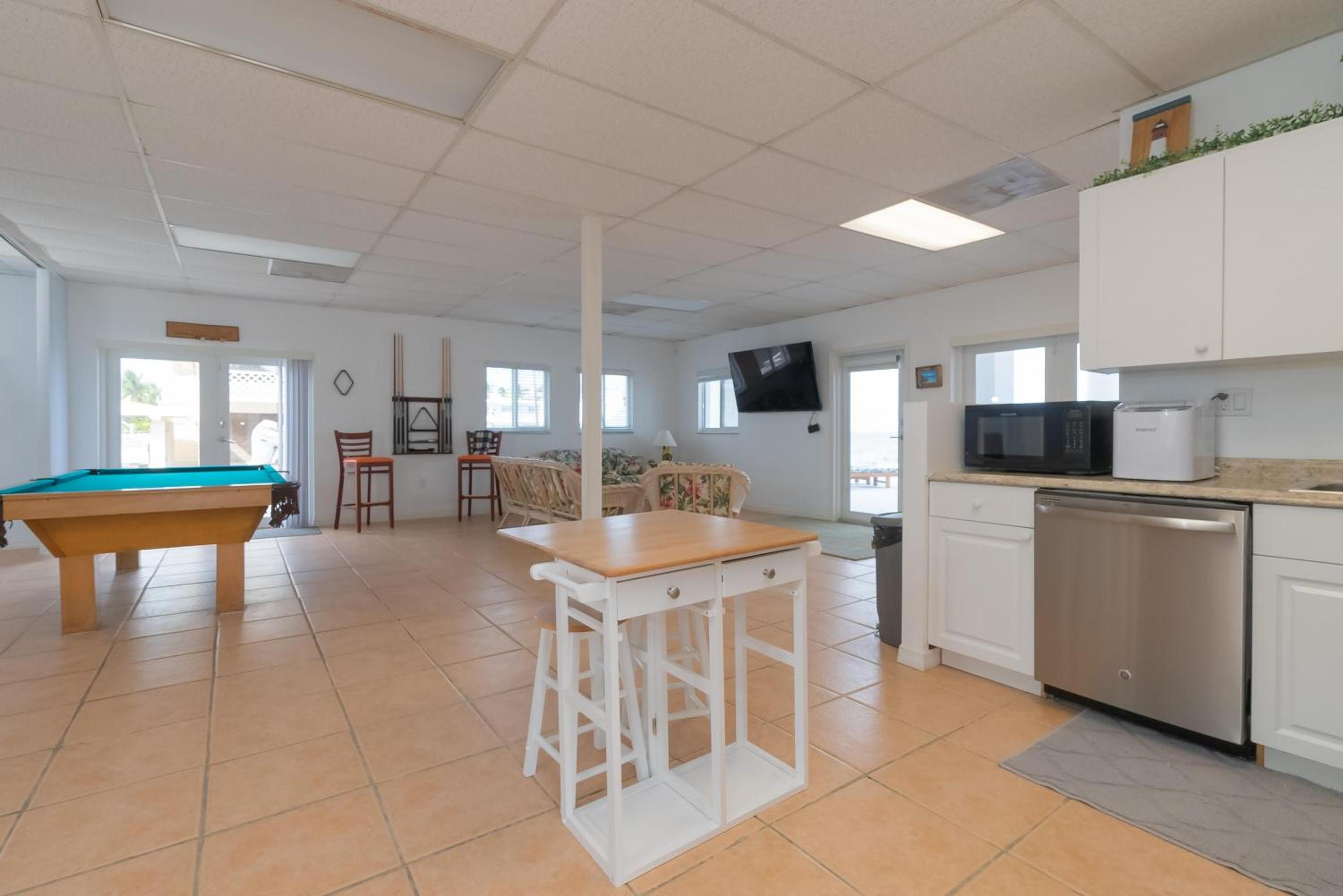 Three-Bedroom Vacation Home photo 2