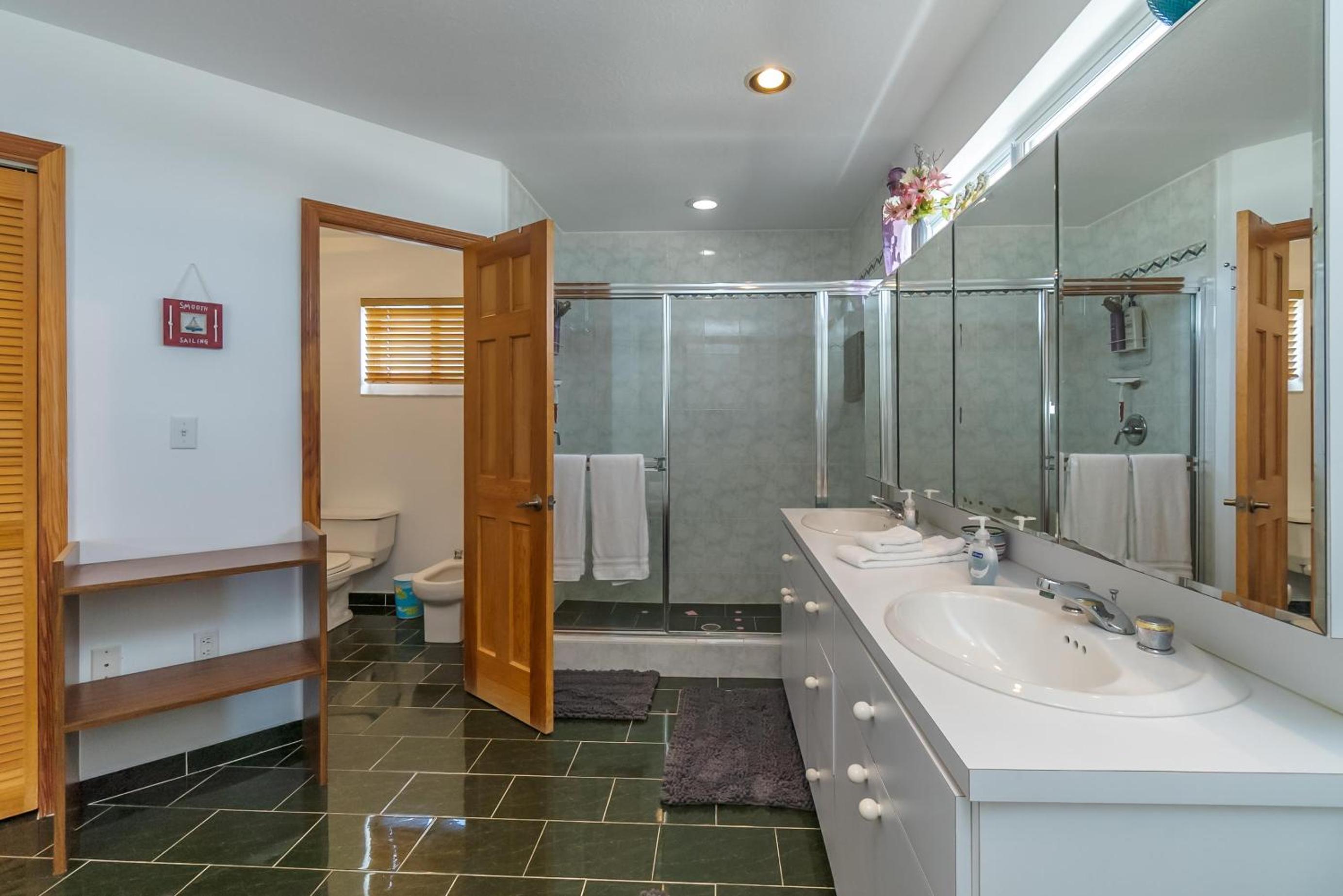 Three-Bedroom Vacation Home photo 3