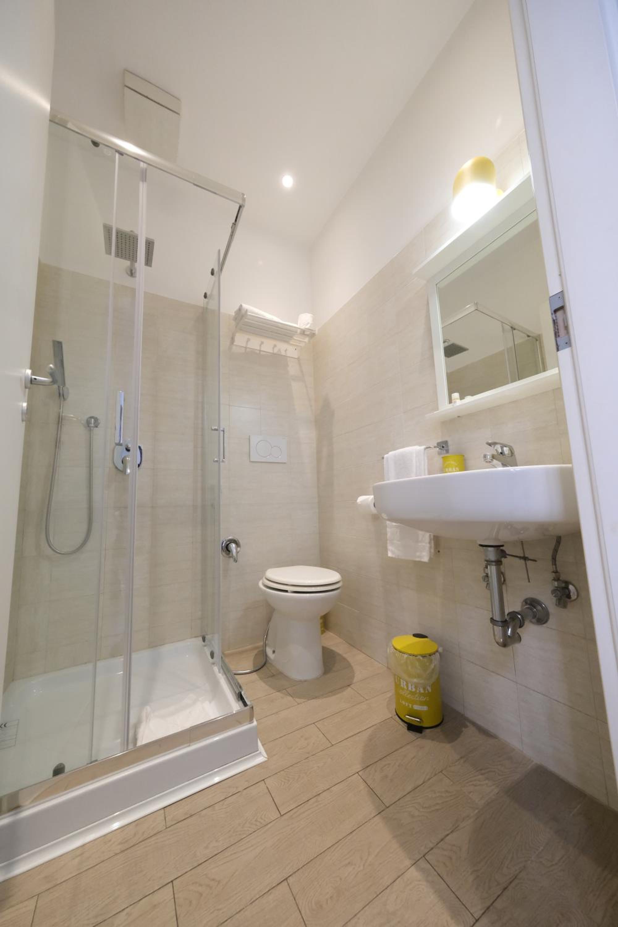Single Room with Private Bathroom photo 2