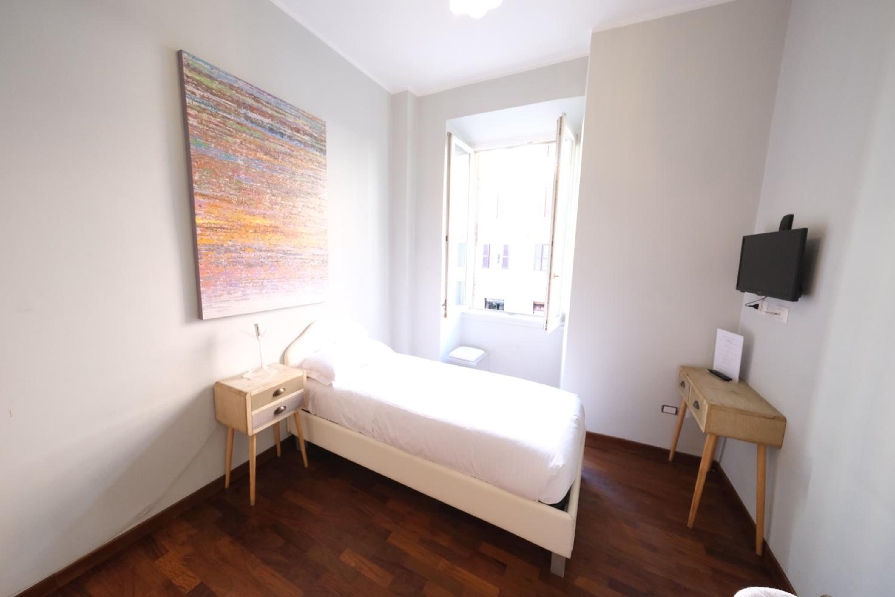 Single Room with Shared Bathroom photo 1