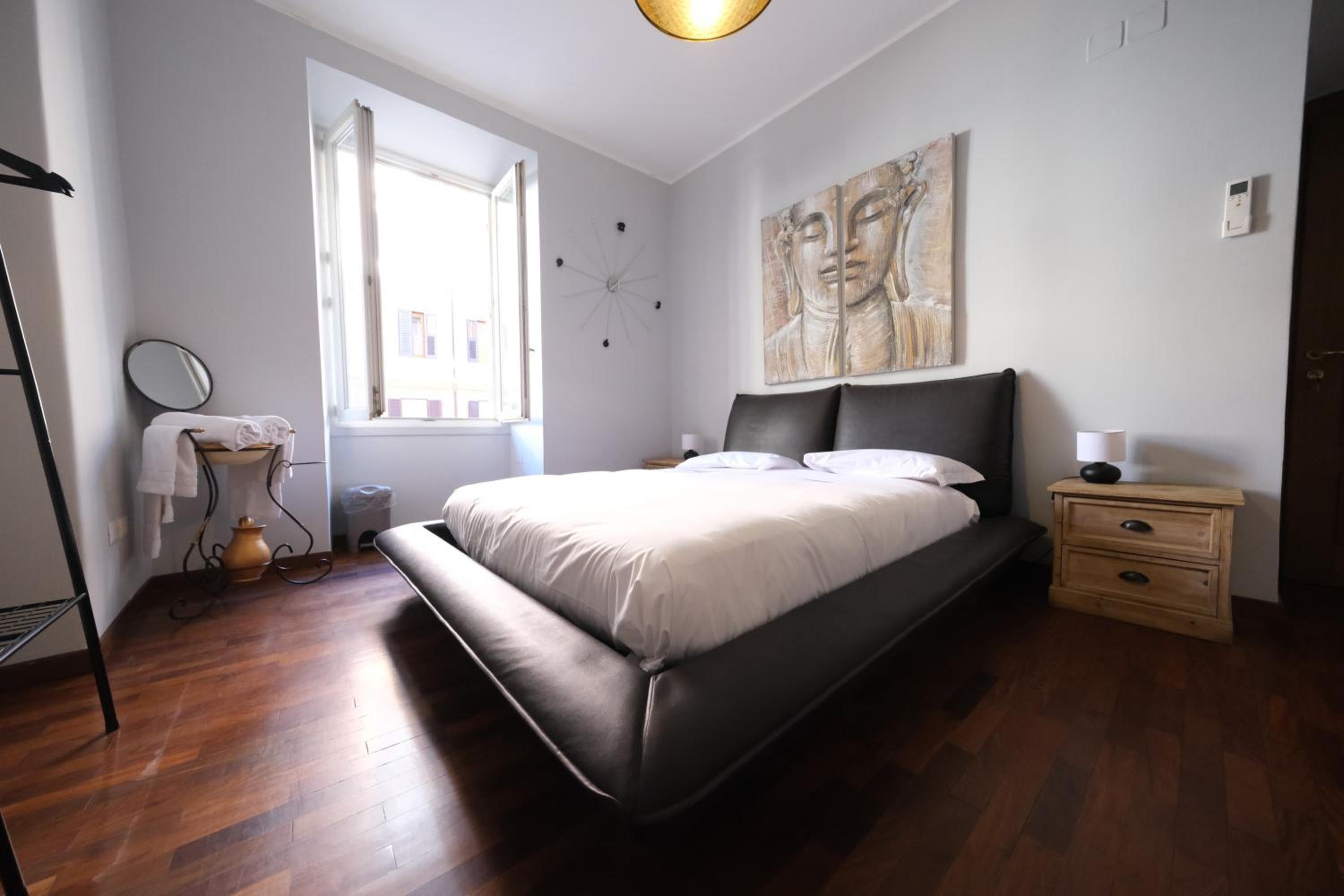 Double Room with Shared Bathroom photo 3