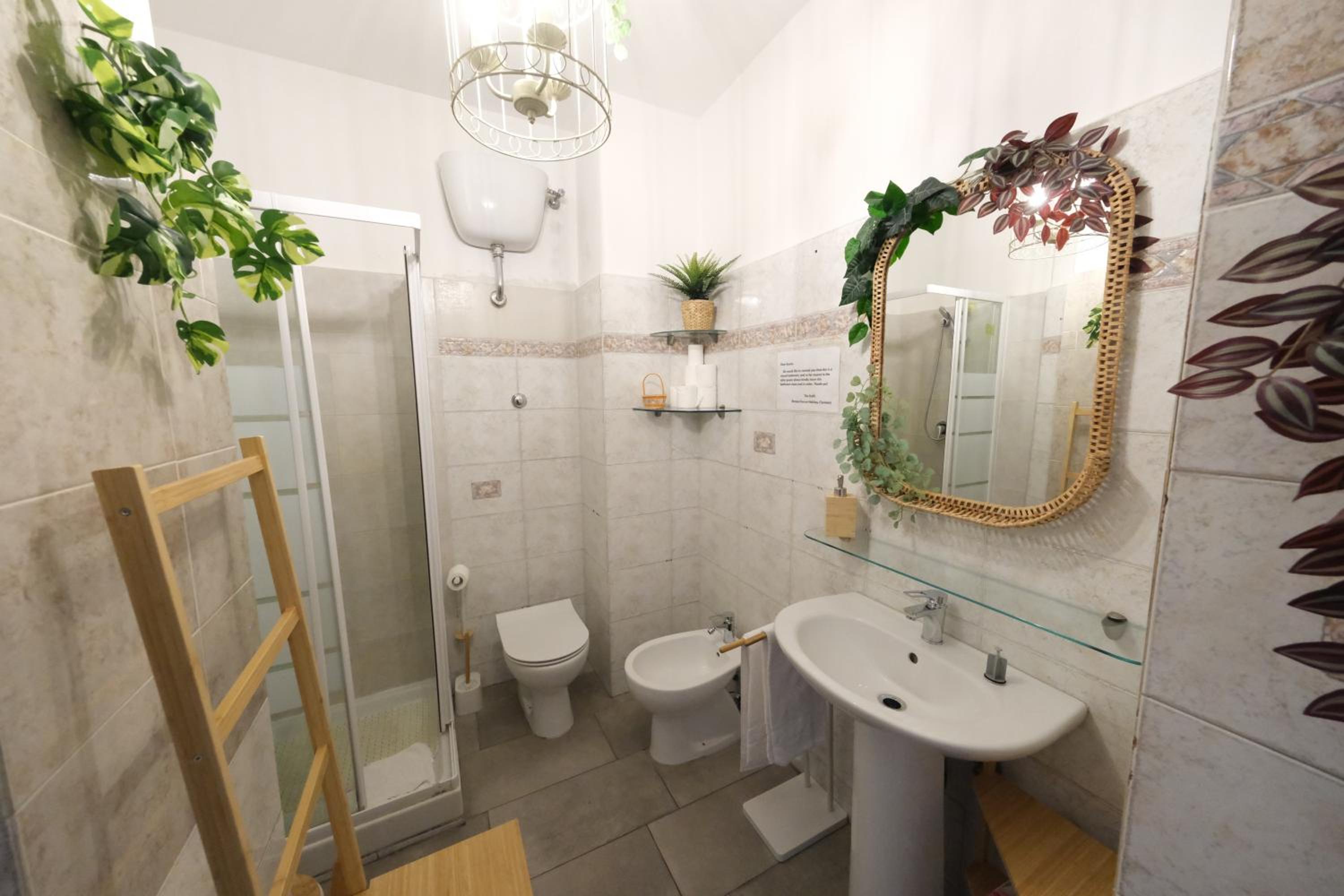 Single Room with Shared Bathroom photo 3
