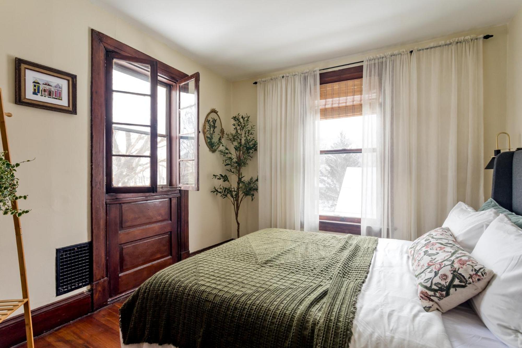Three-Bedroom House photo 1