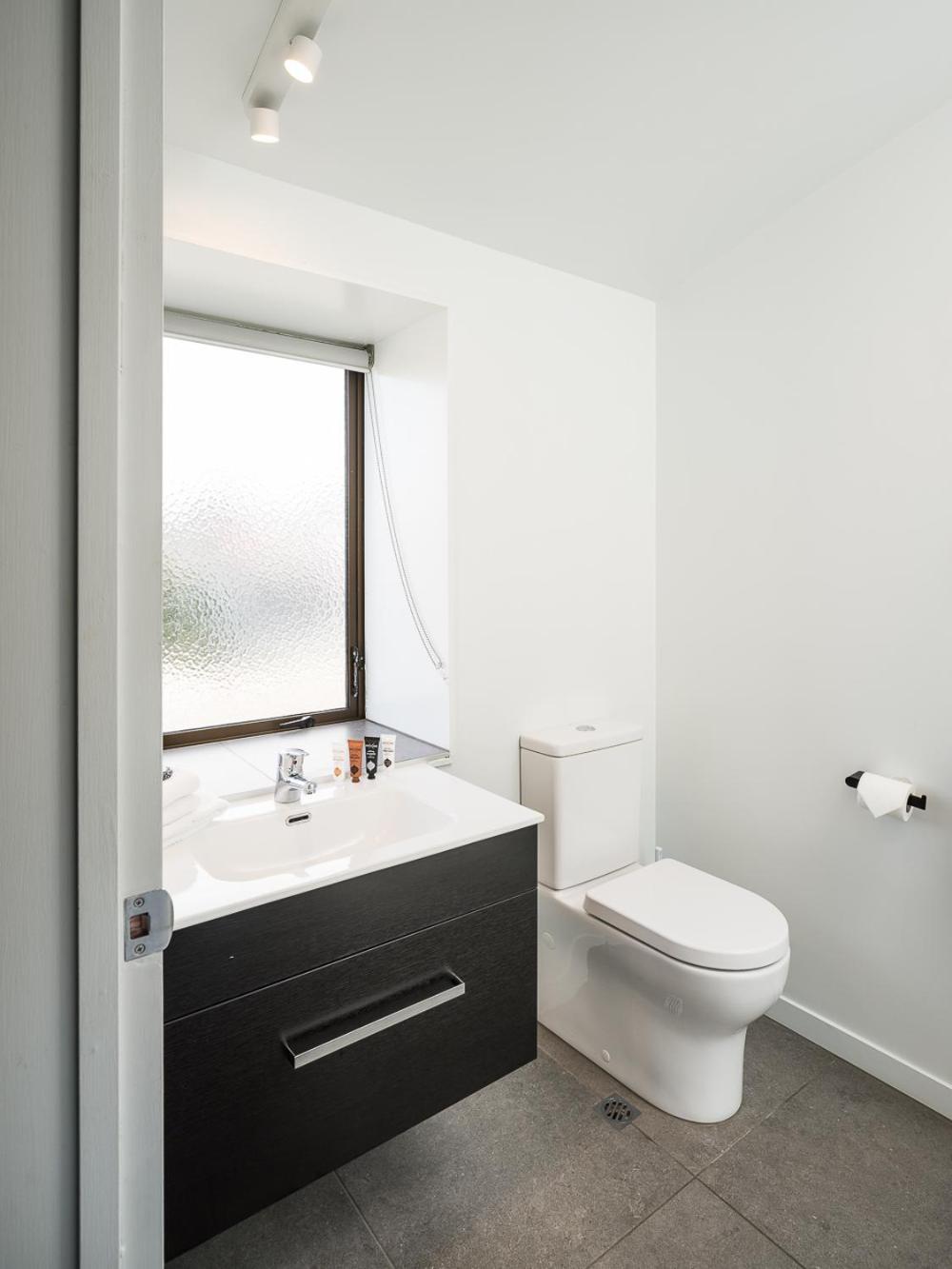 Executive Suite - Photo 27