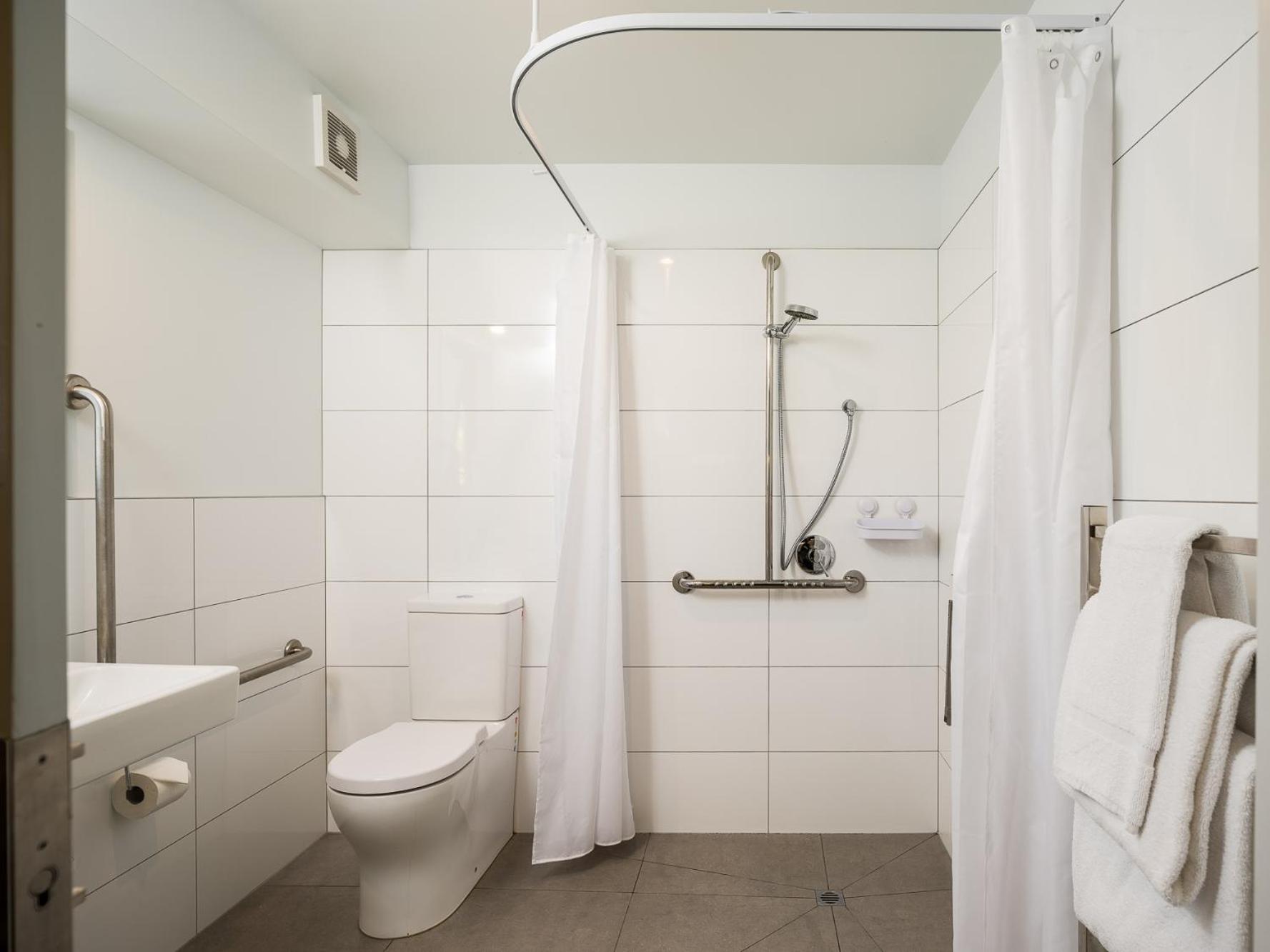 Executive Suite - Photo 26