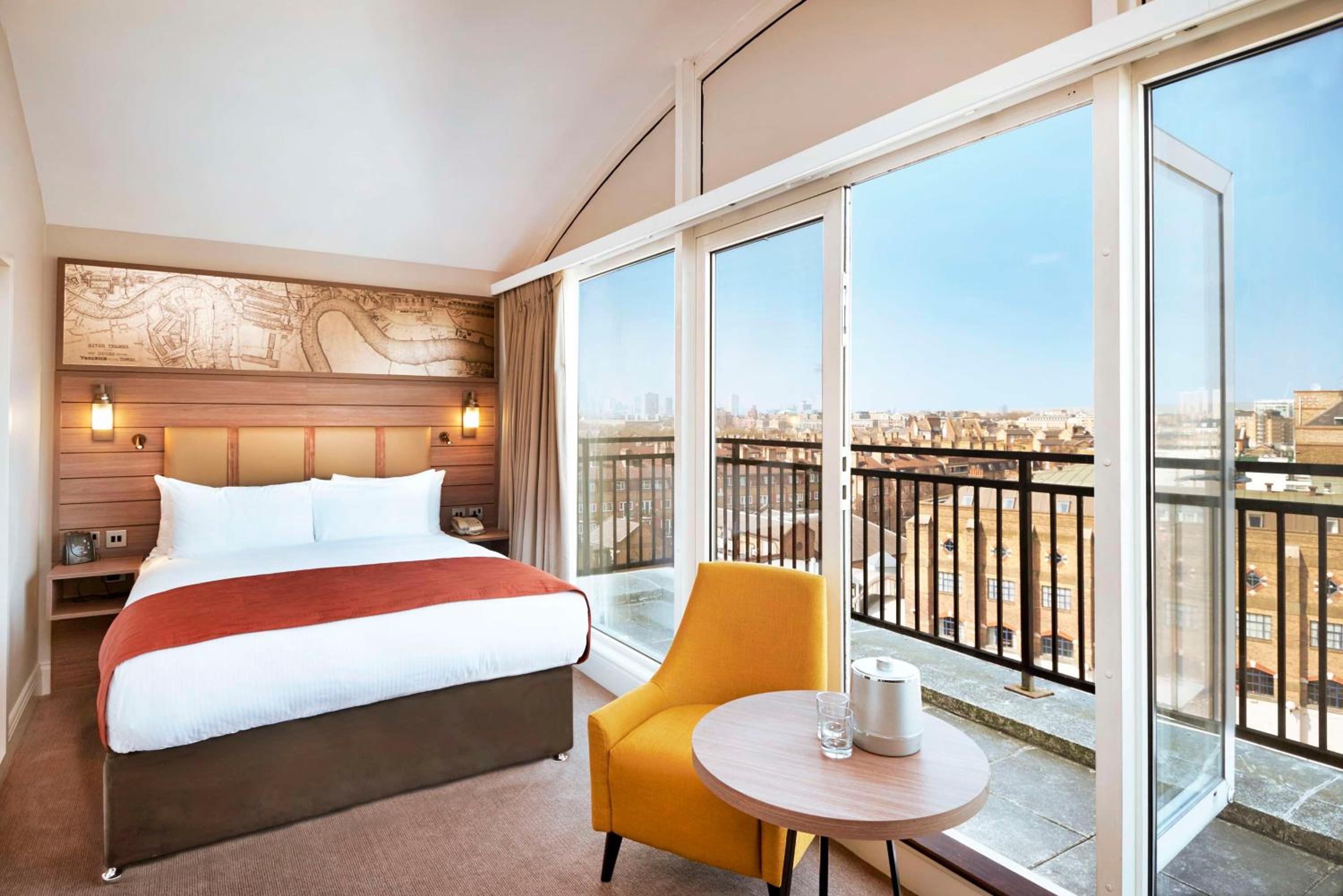 Deluxe Queen Room with View photo 2