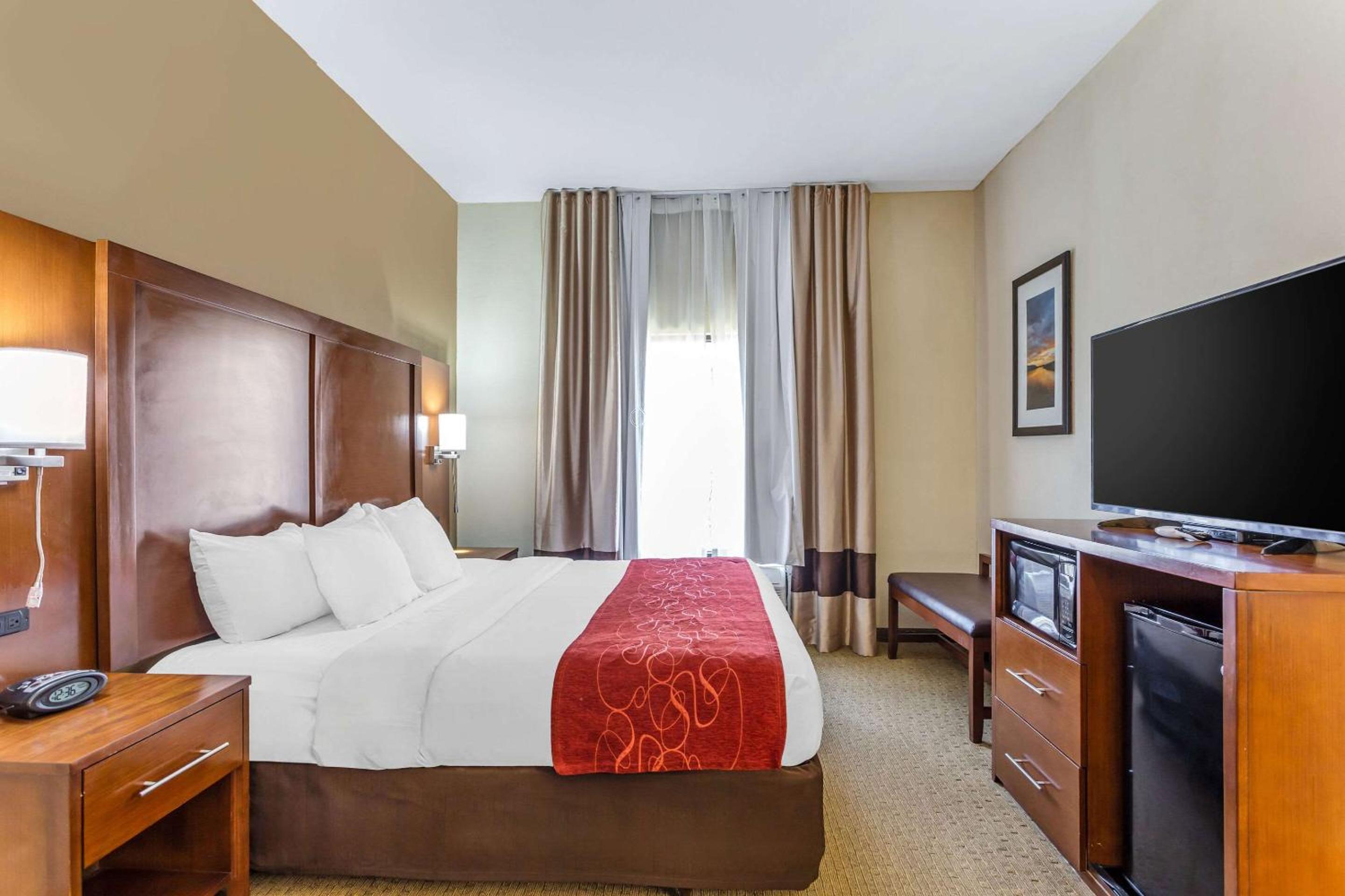 King Suite - Accessible/Non-Smoking - Photo 2