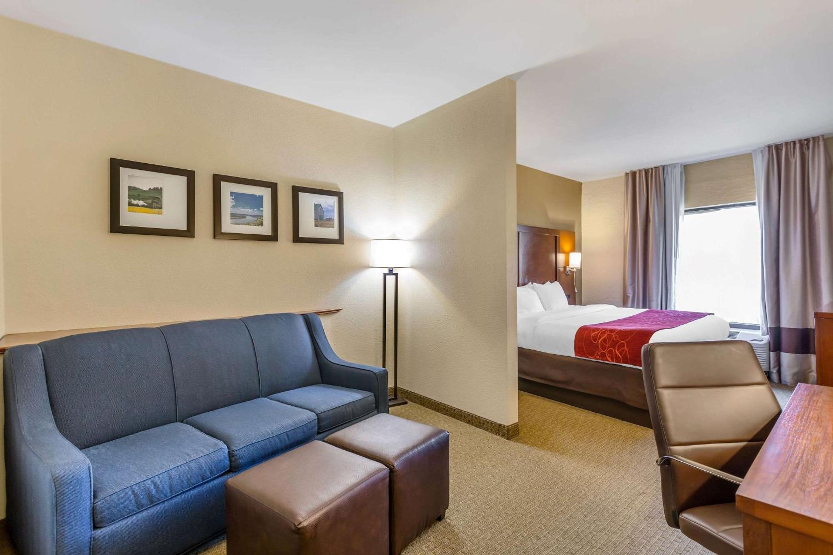 King Suite - Non-Smoking - Photo 1