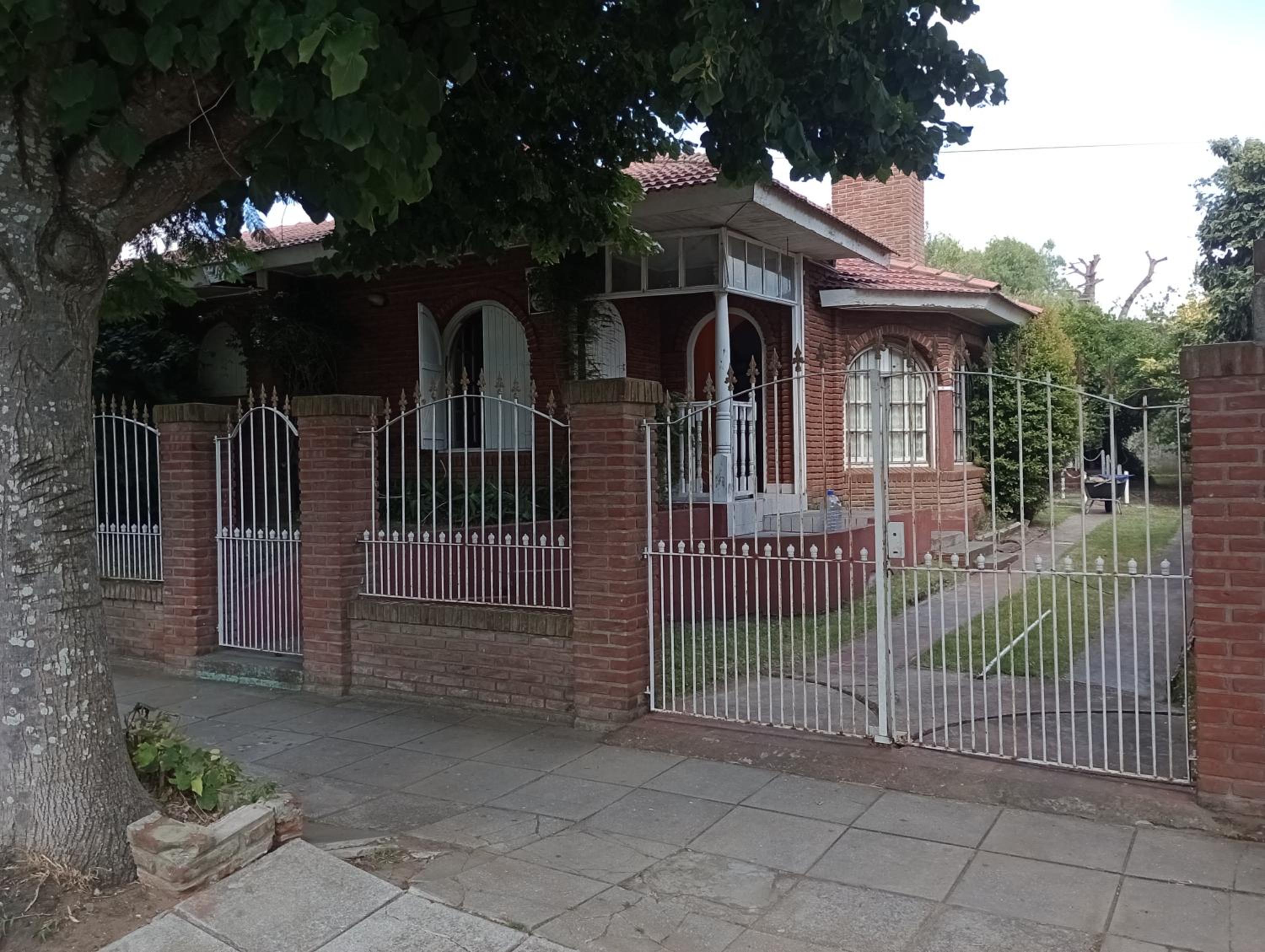 Three-Bedroom House photo 2