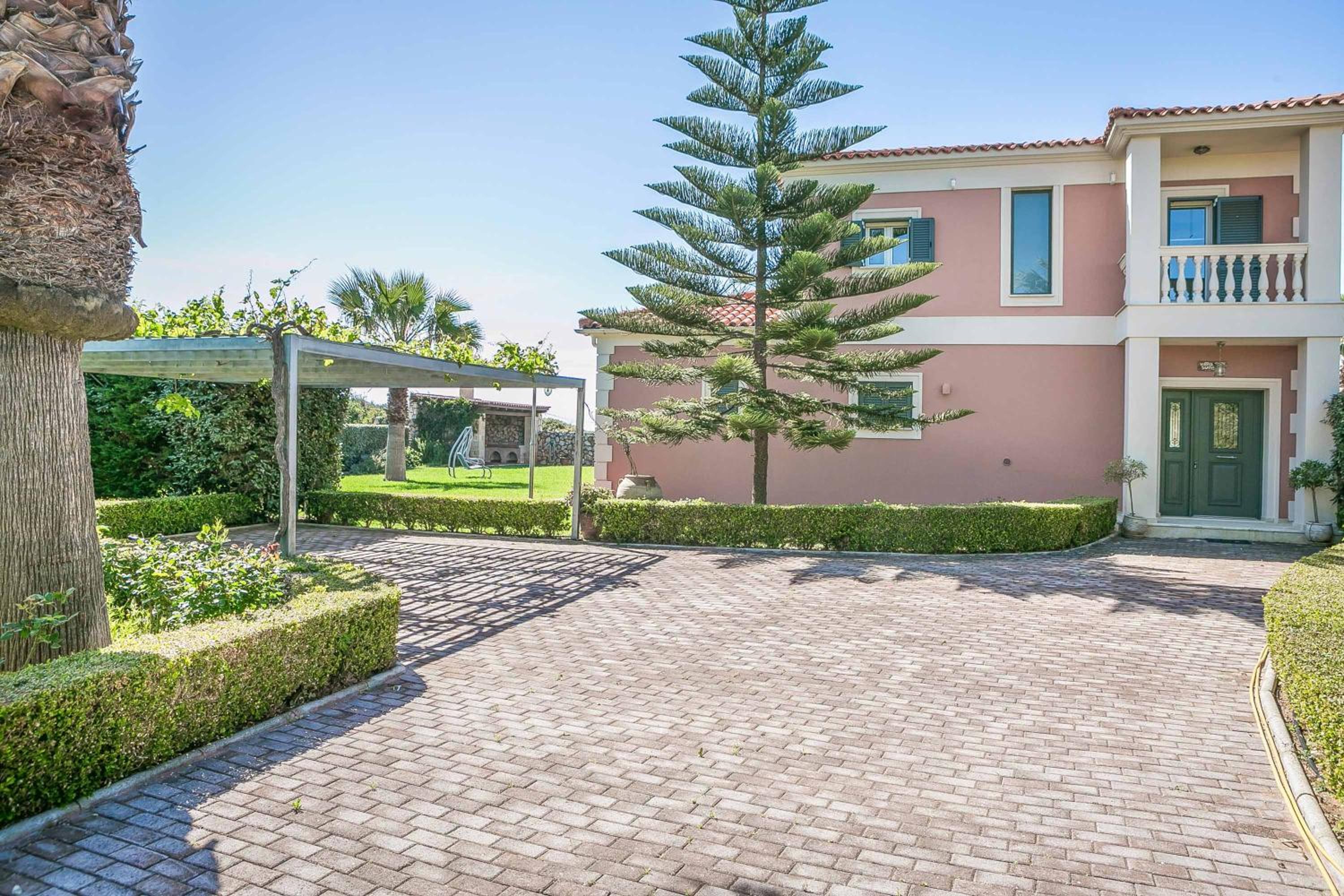 Three-Bedroom Villa photo 3