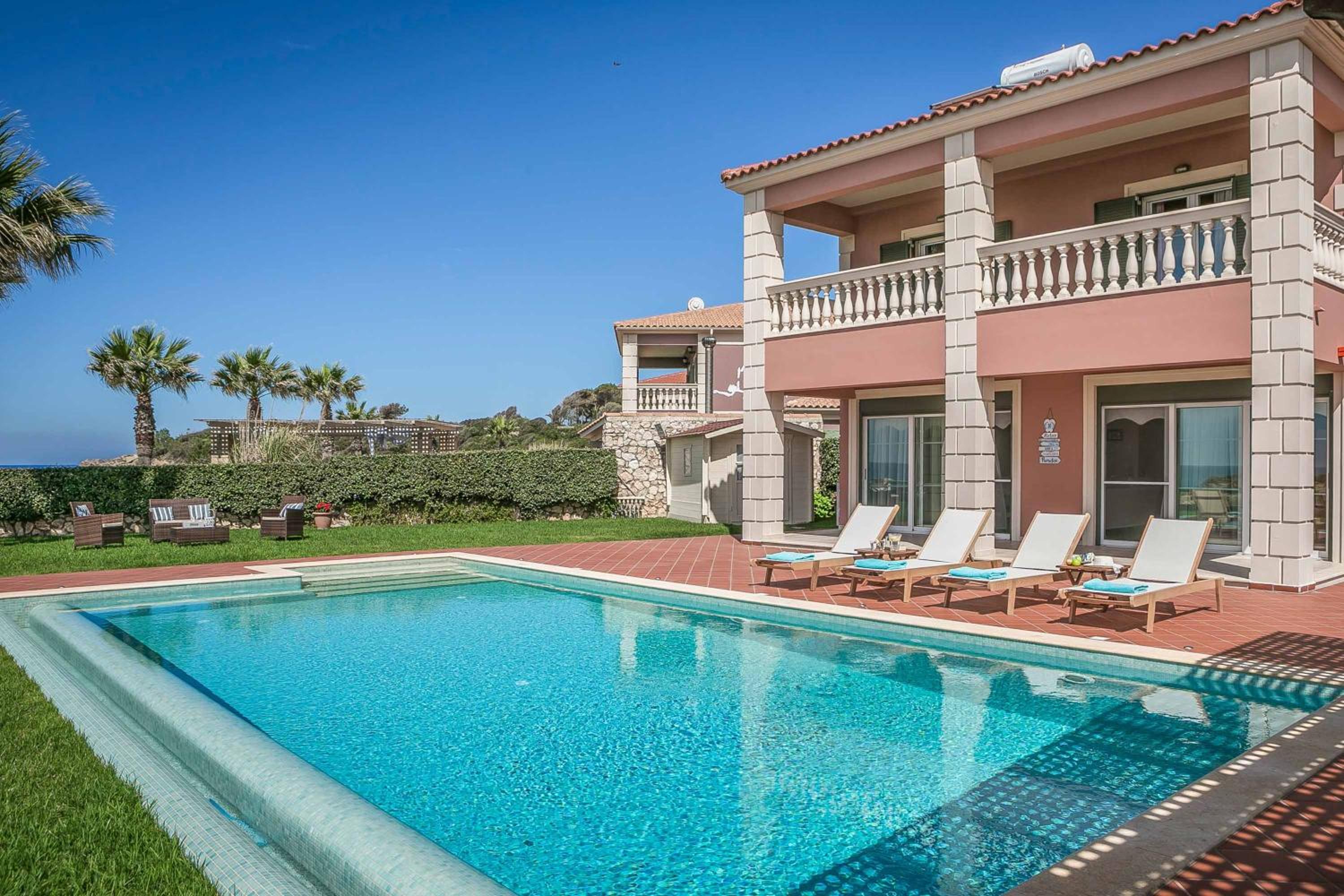 Three-Bedroom Villa photo 2