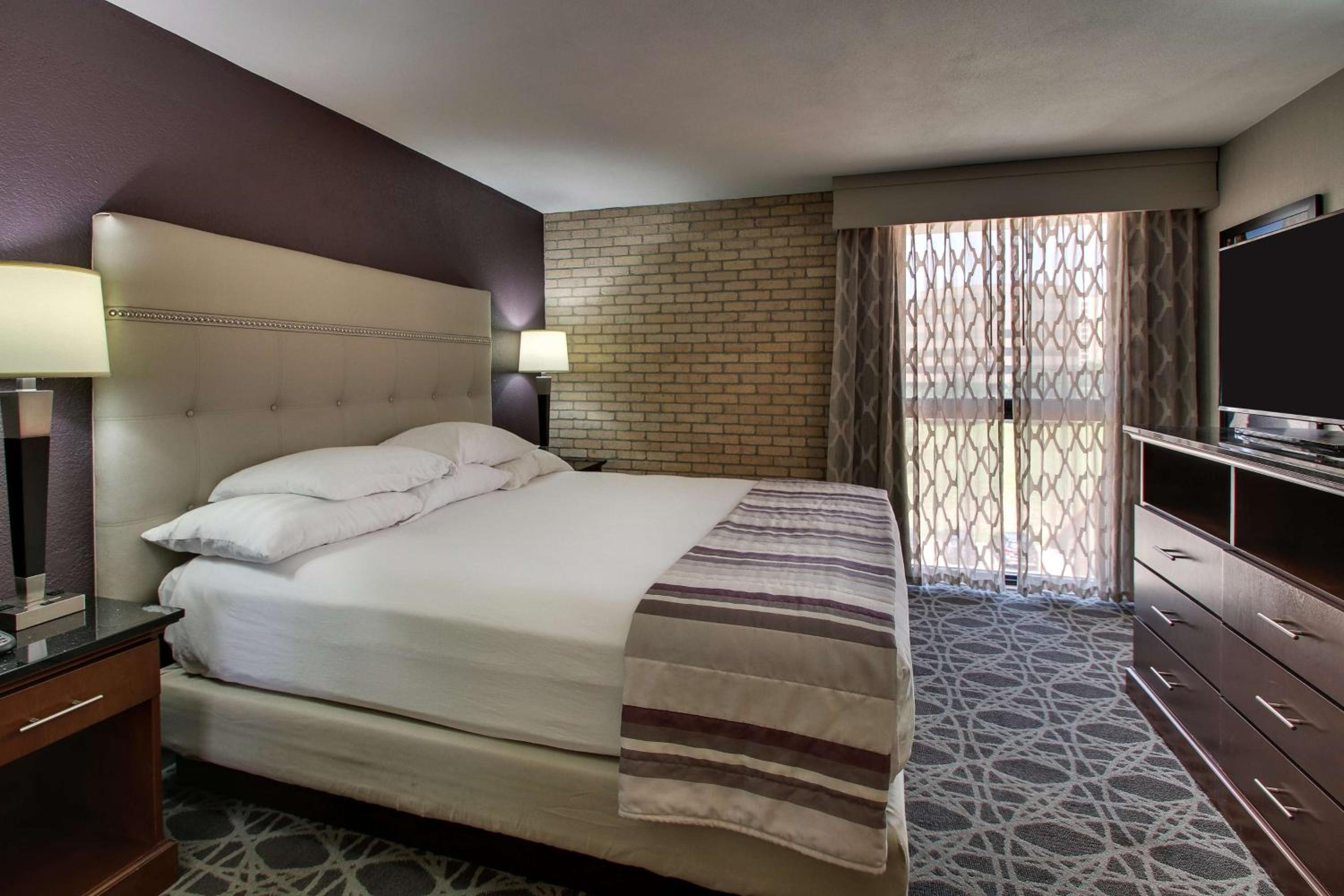 Superior King Suite photo 3