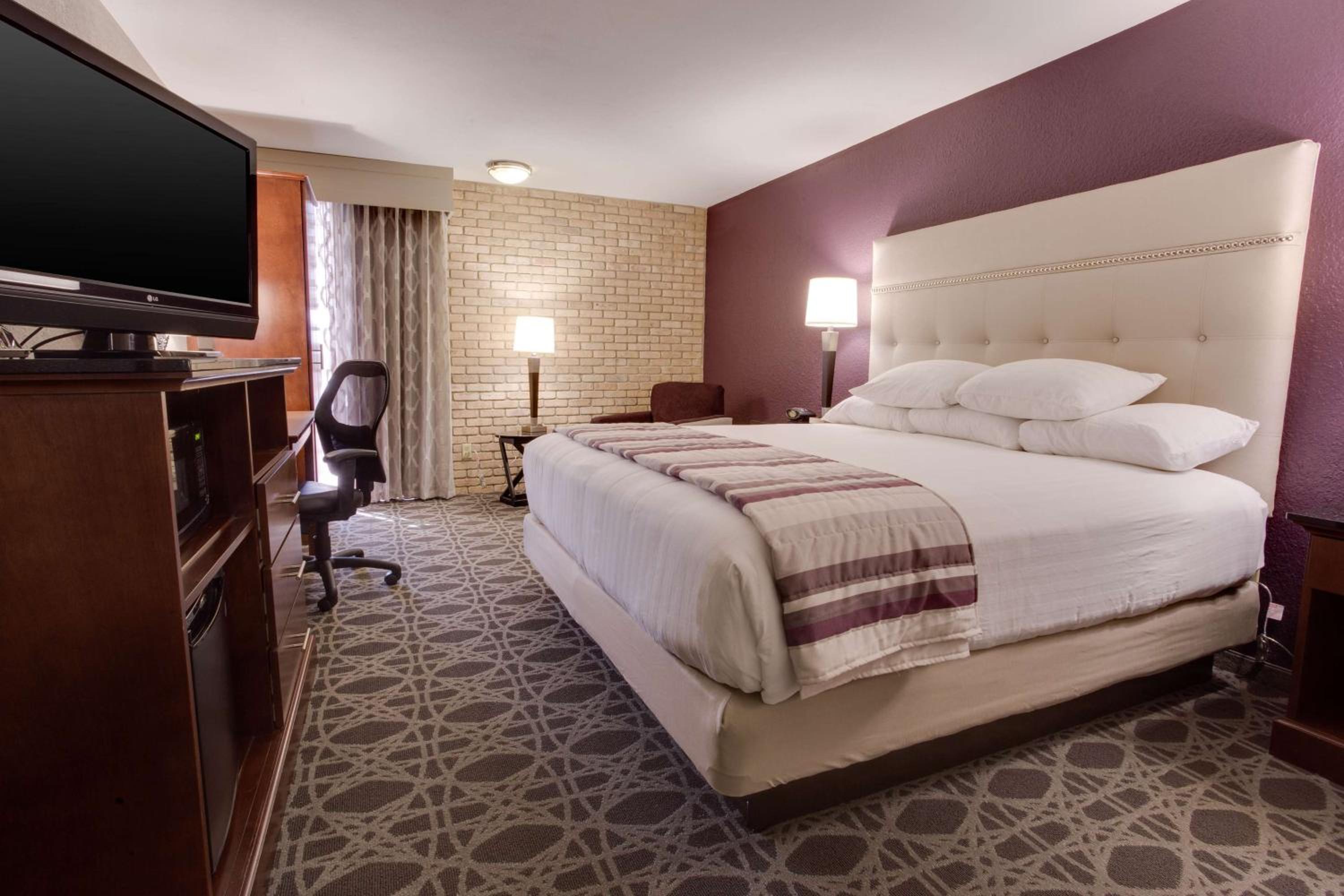 Deluxe King Room photo 2