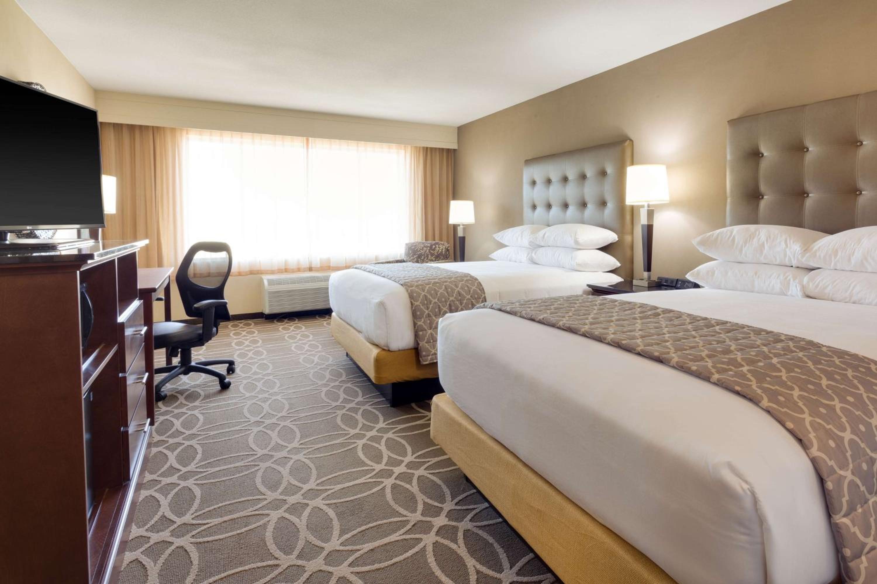 Superior Queen Room with Two Queen Beds - Hearing Accessible, Tub