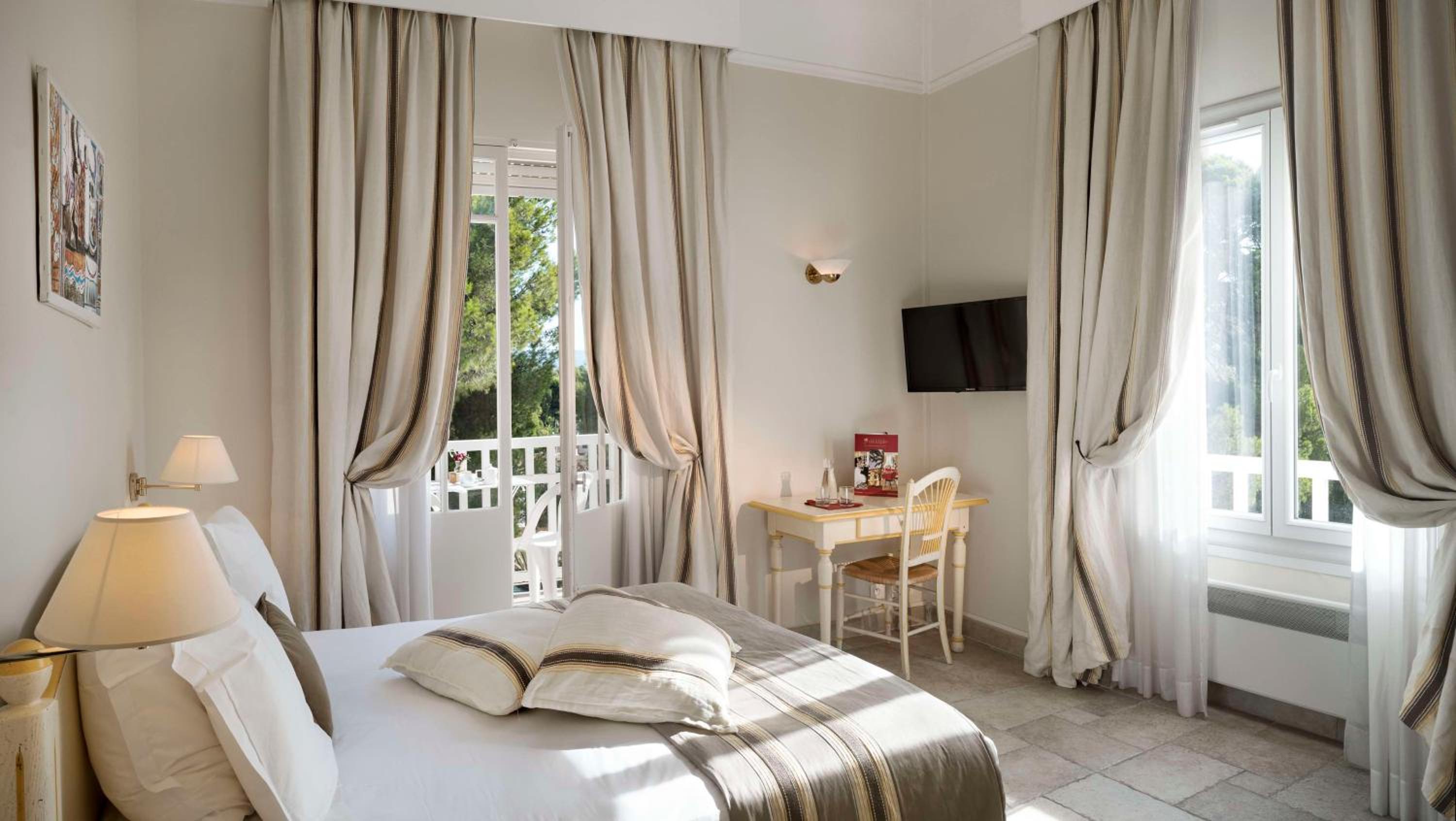 Deluxe Queen Room with Sea View, Spa Bath and Terrace - Non-Smoking - Photo 4