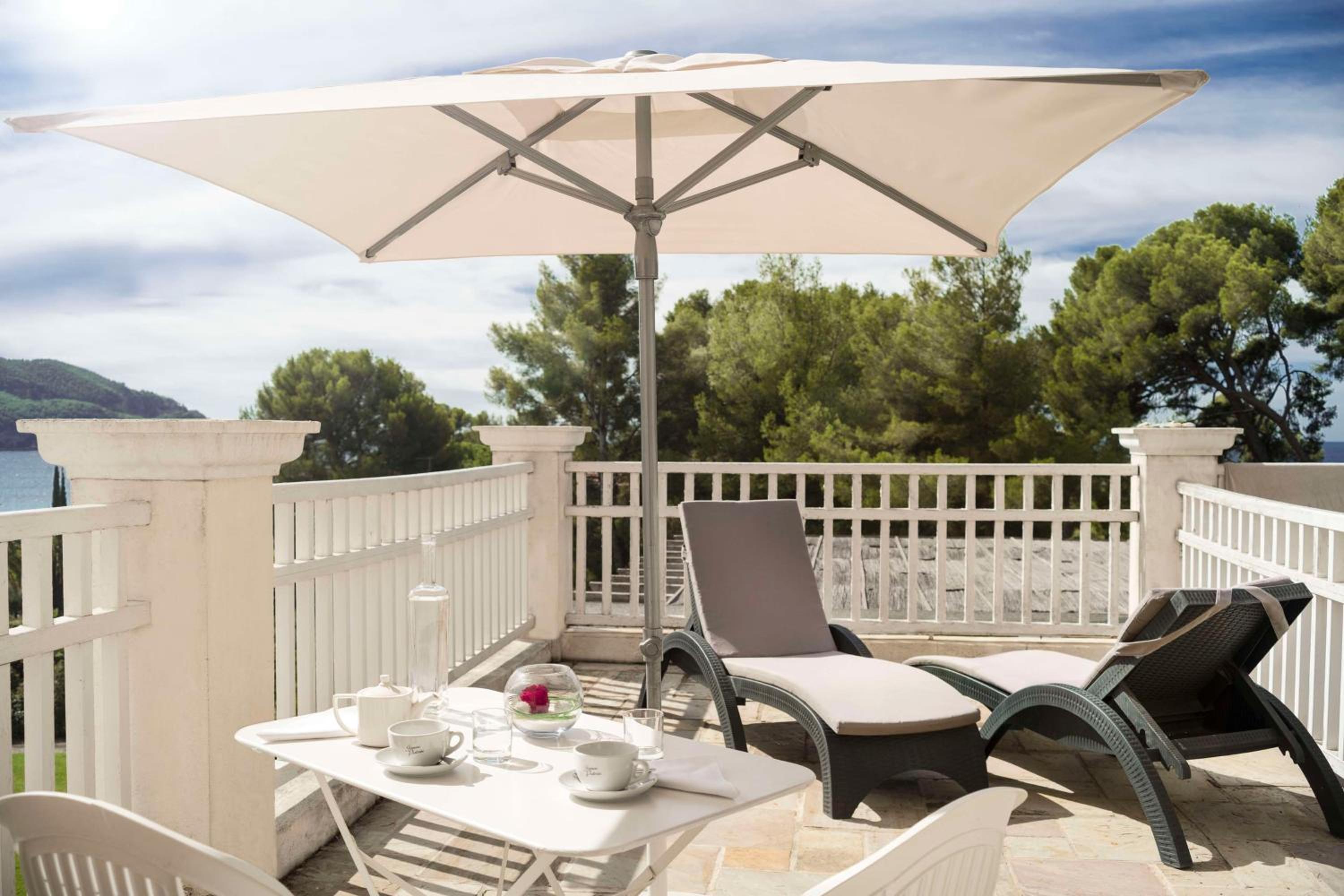 Deluxe Queen Room with Sea View, Spa Bath and Terrace - Non-Smoking - Photo 2