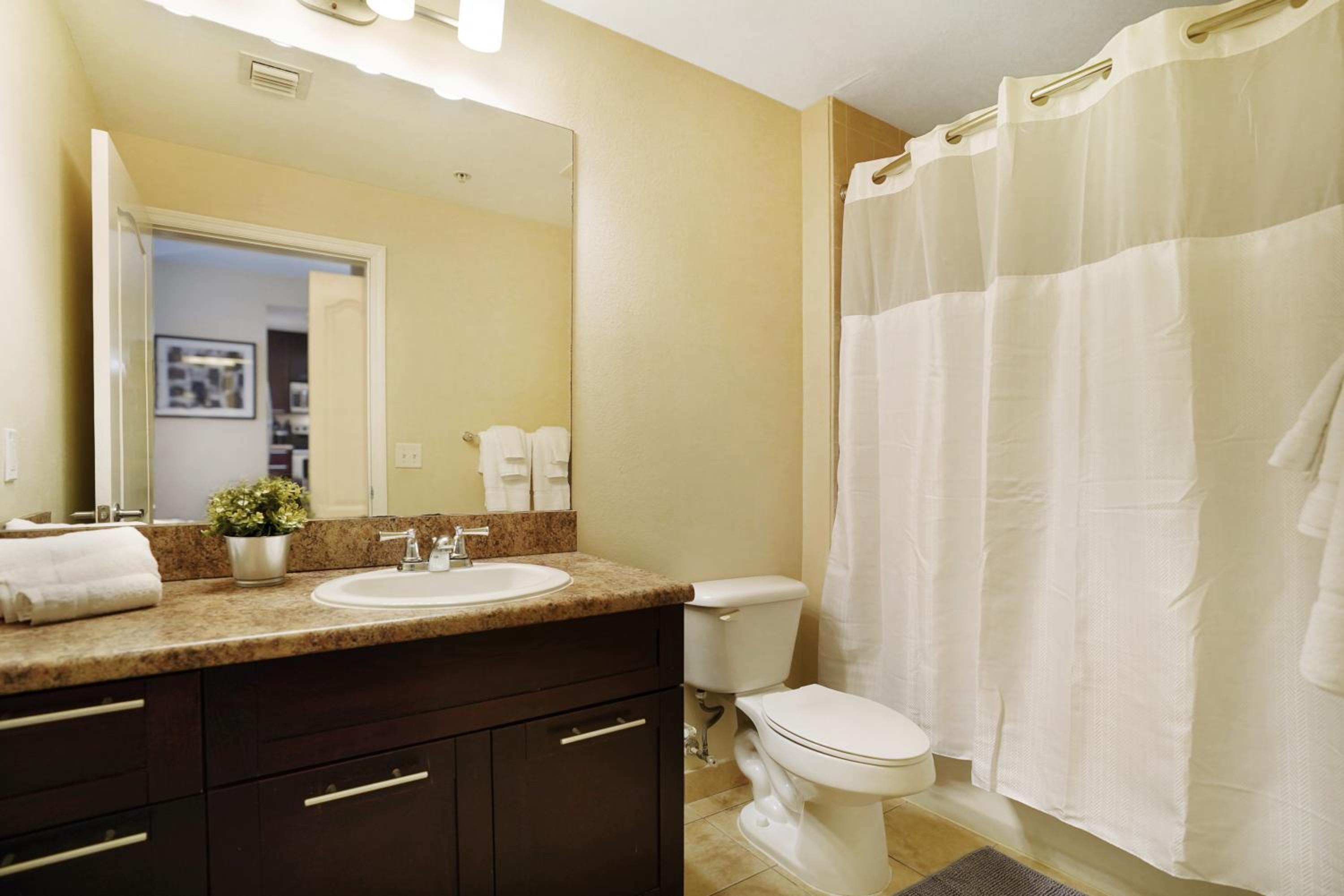 Two-Bedroom Apartment with City View photo 3