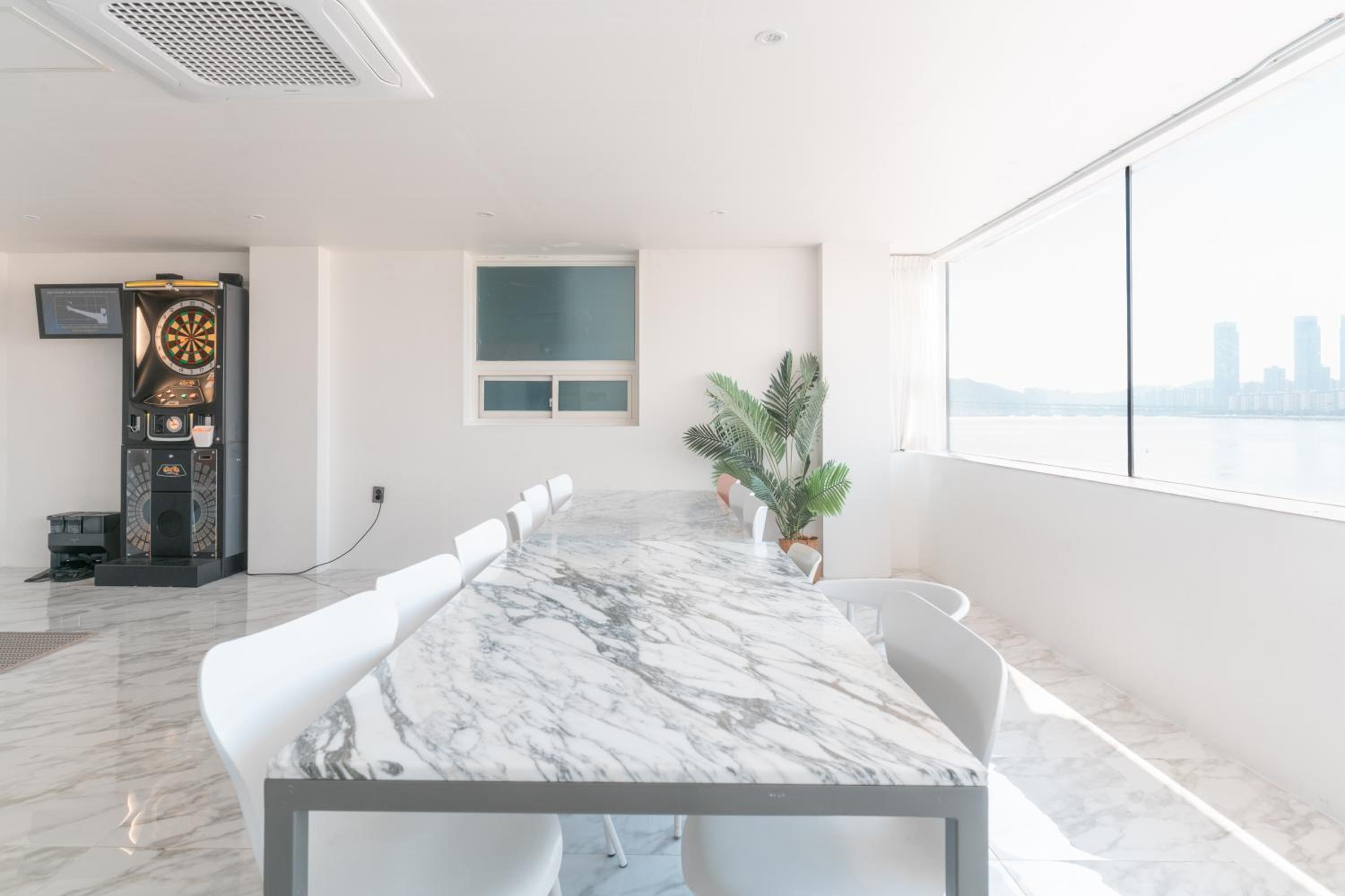 Apartment with Sea View - Photo 2