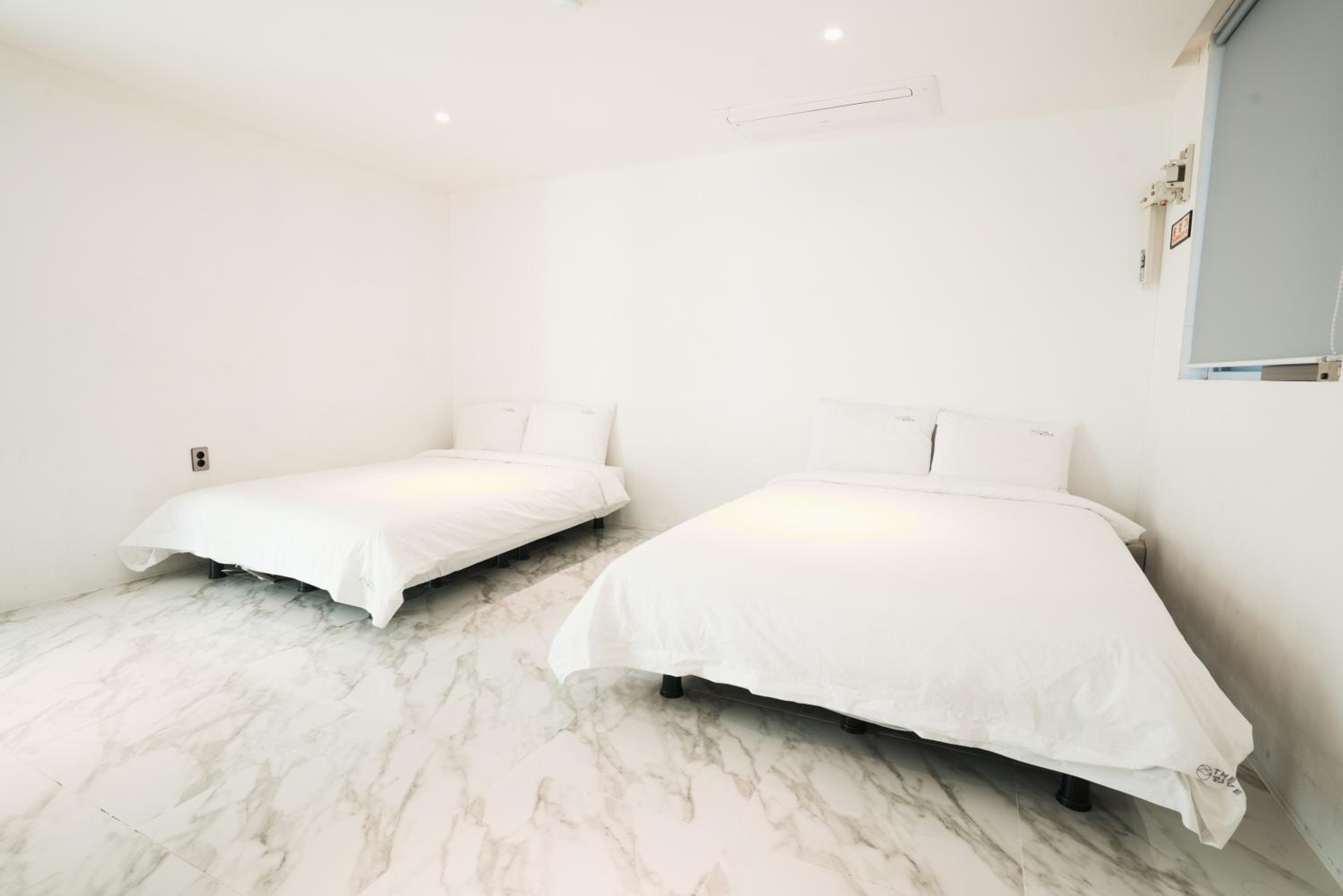 Apartment with Sea View - Photo 7