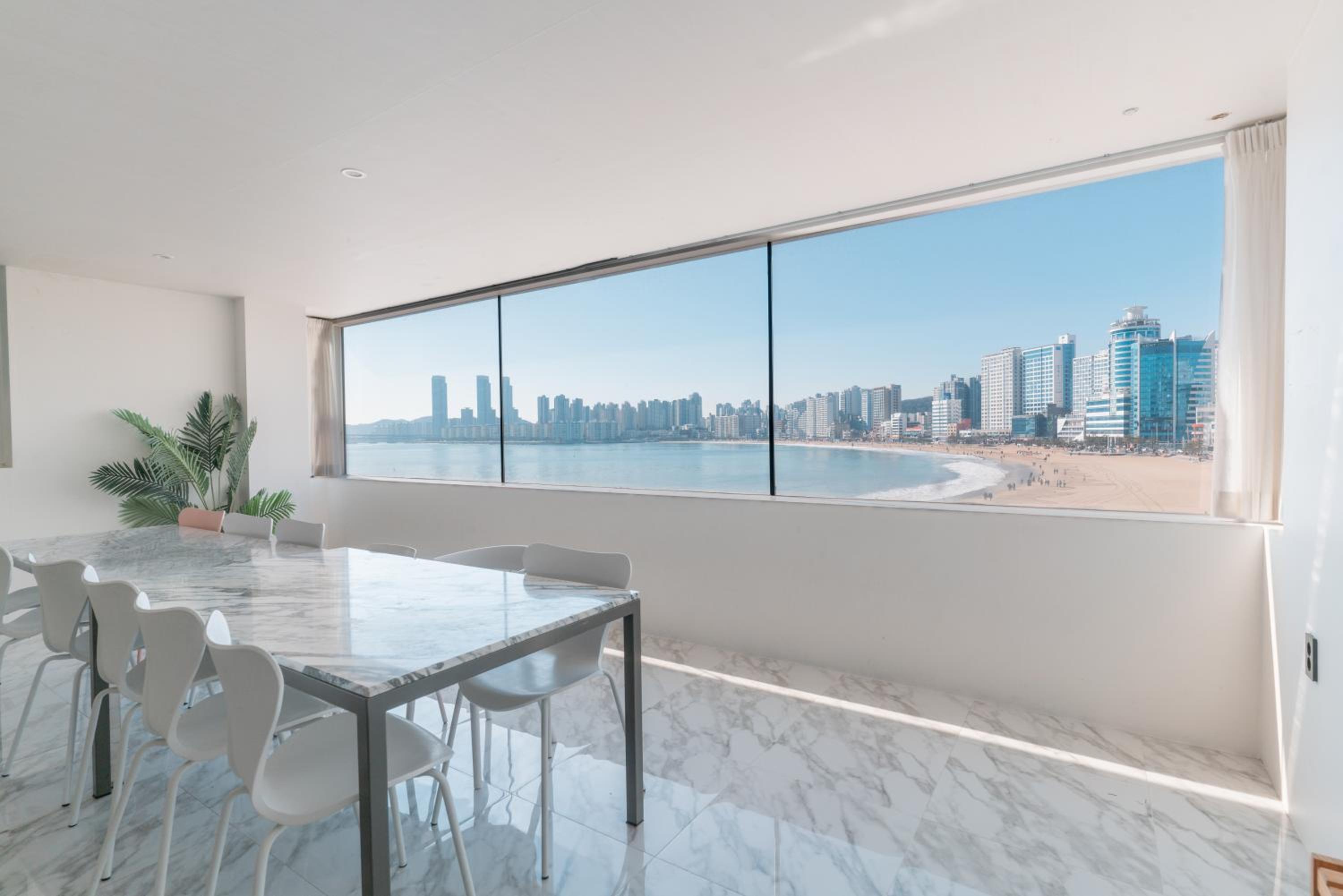 Apartment with Sea View - Photo 10