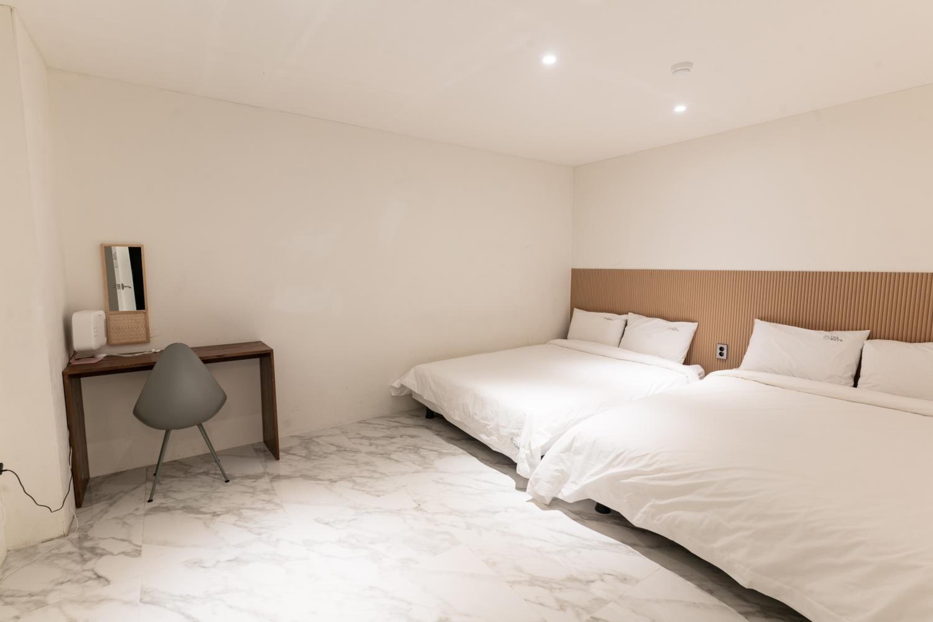 Apartment with Sea View - Photo 5