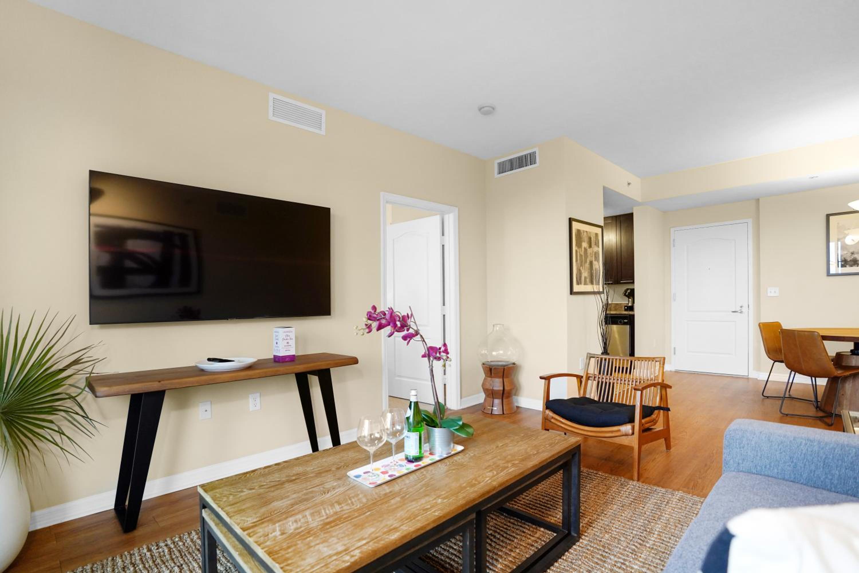 Apartment with Balcony photo 3