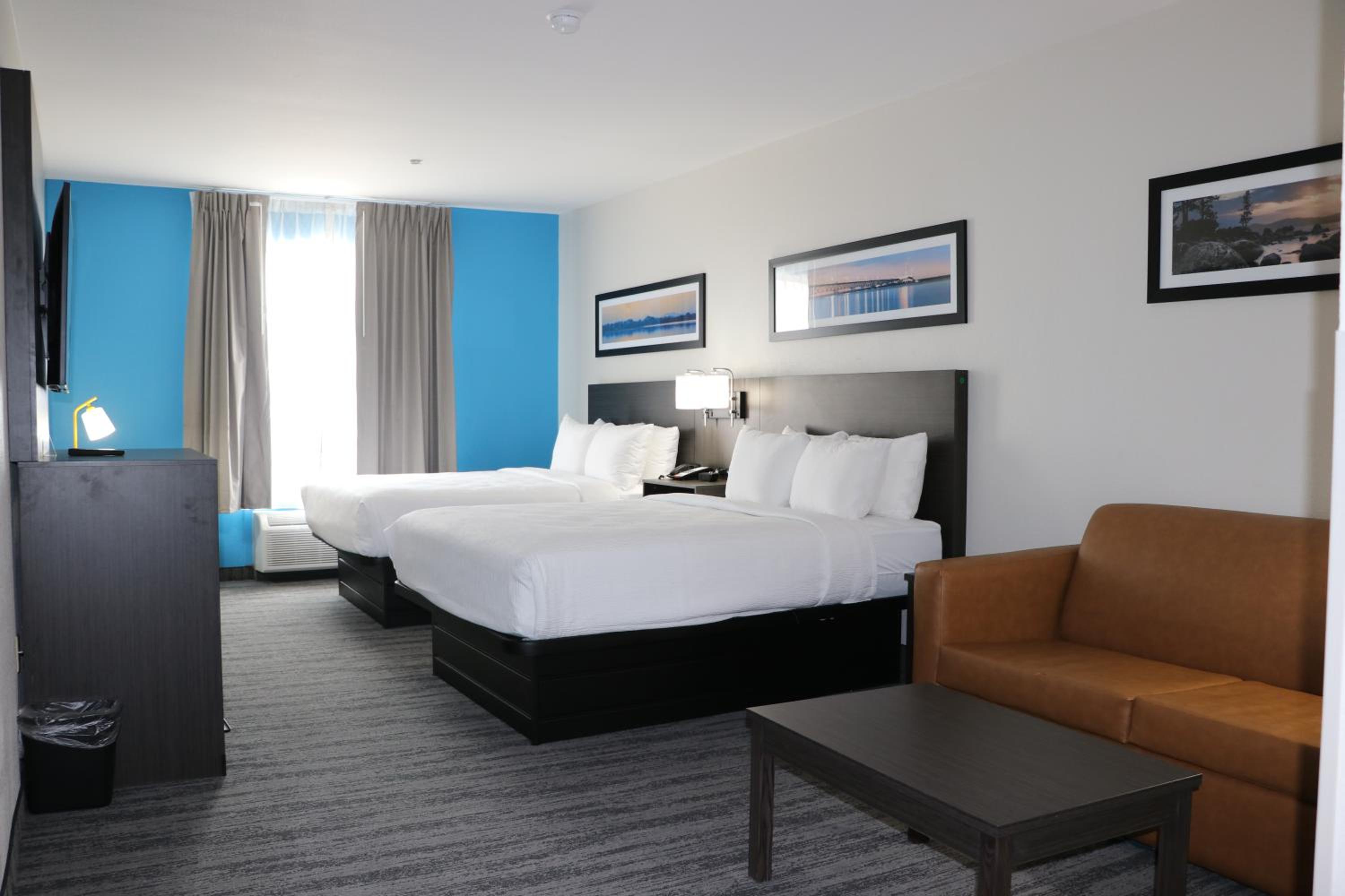 Queen Suite with Two Queen Beds - Non-Smoking - Photo 4